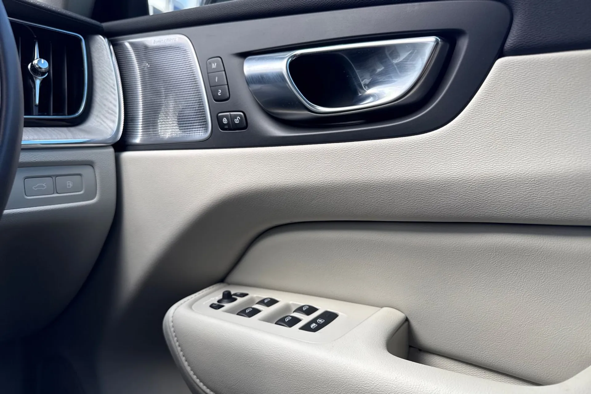 Volvo XC60 thumbnail image number 42