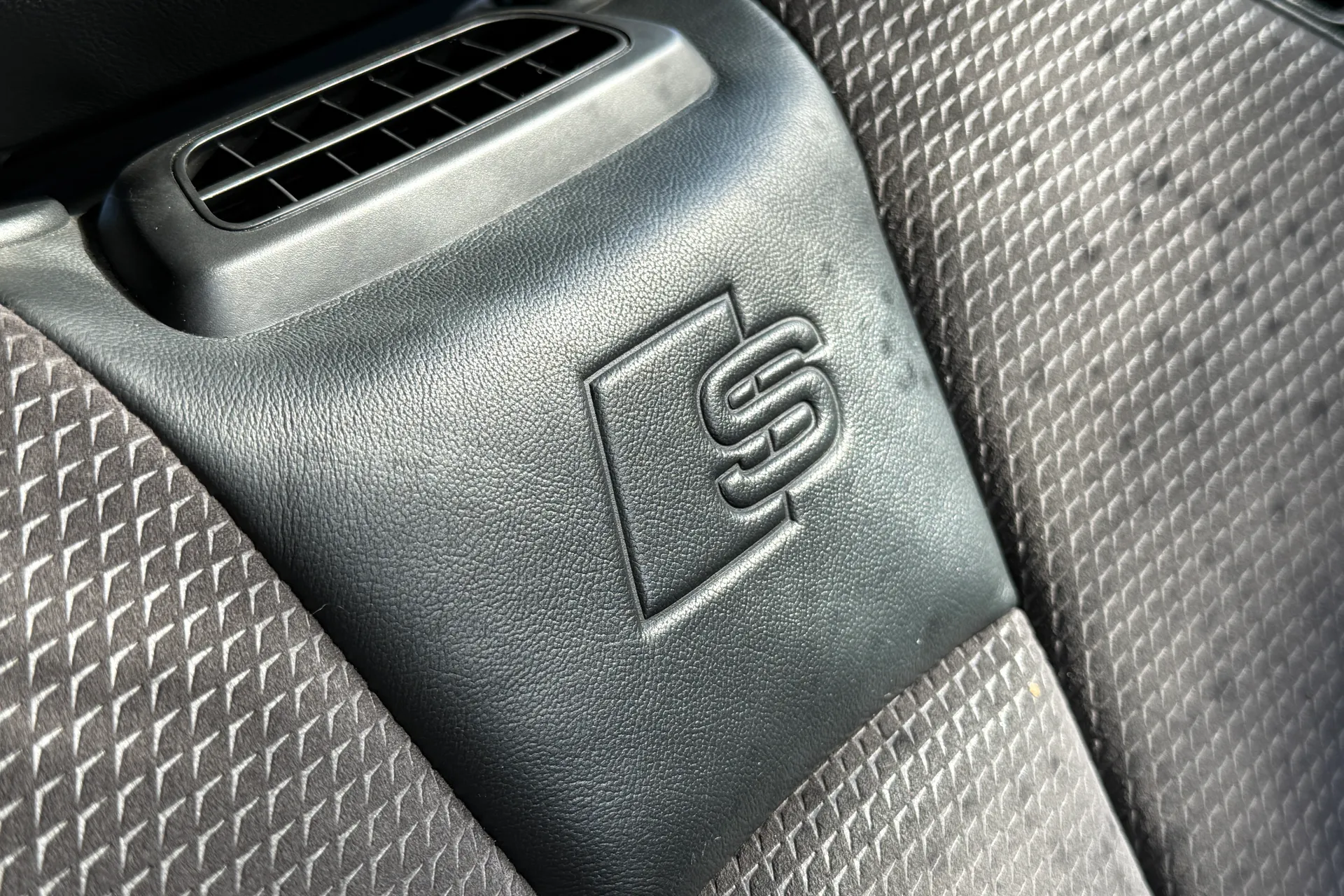 Audi A3 thumbnail image number 25