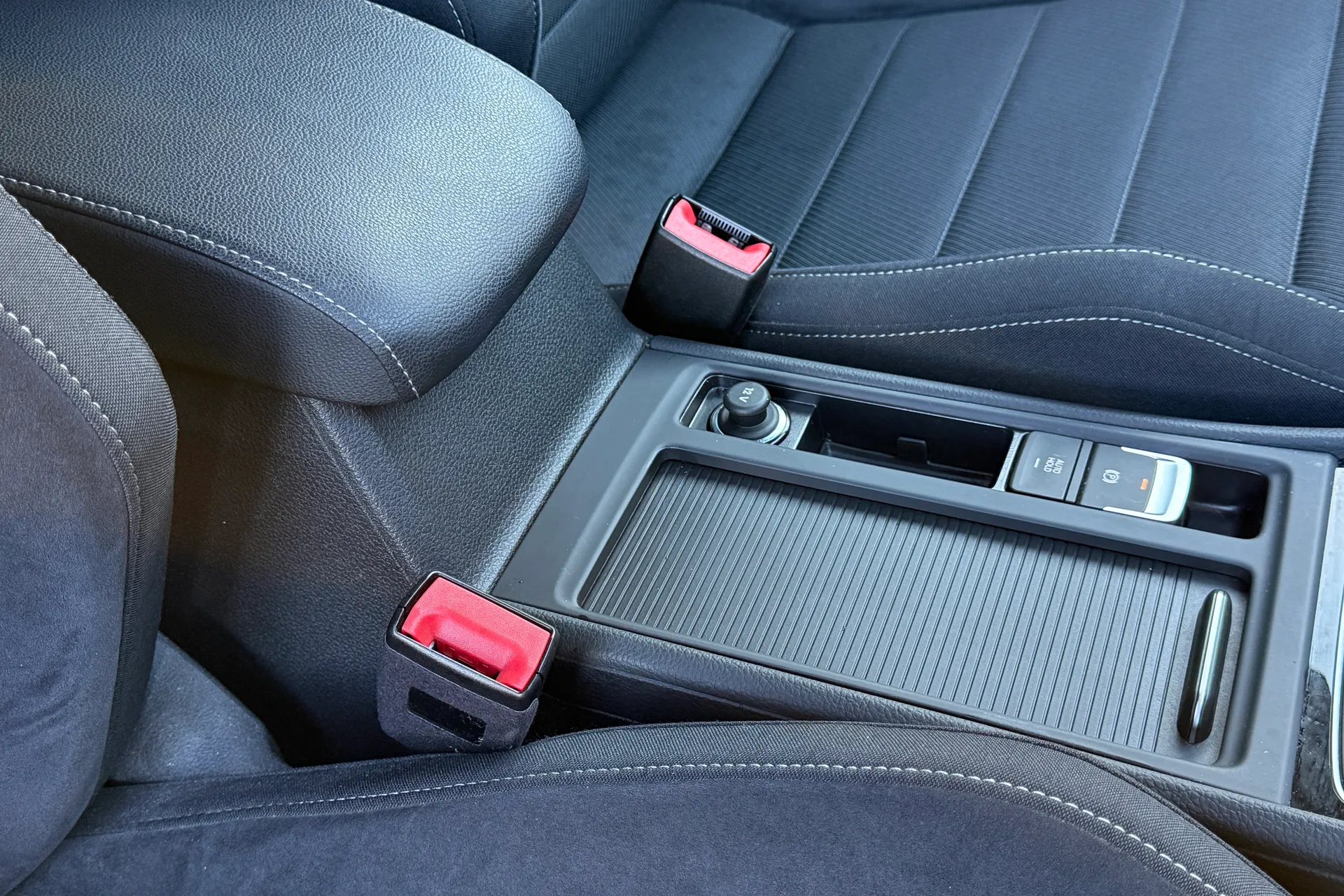 VOLKSWAGEN GOLF thumbnail image number 44