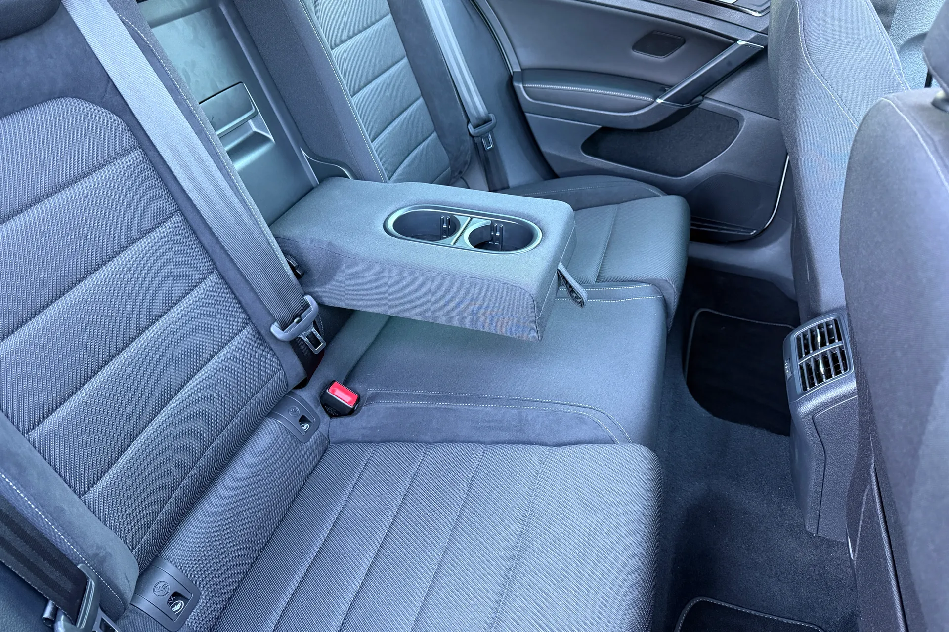 VOLKSWAGEN GOLF thumbnail image number 35