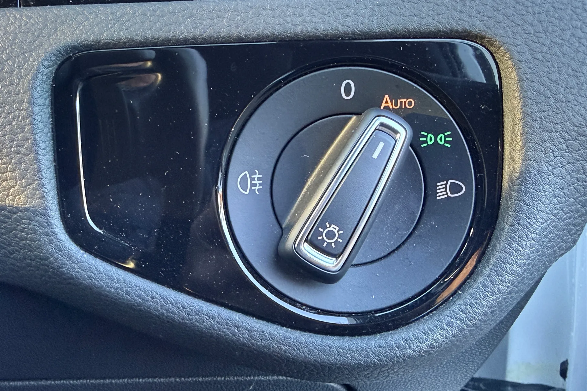 VOLKSWAGEN GOLF thumbnail image number 54