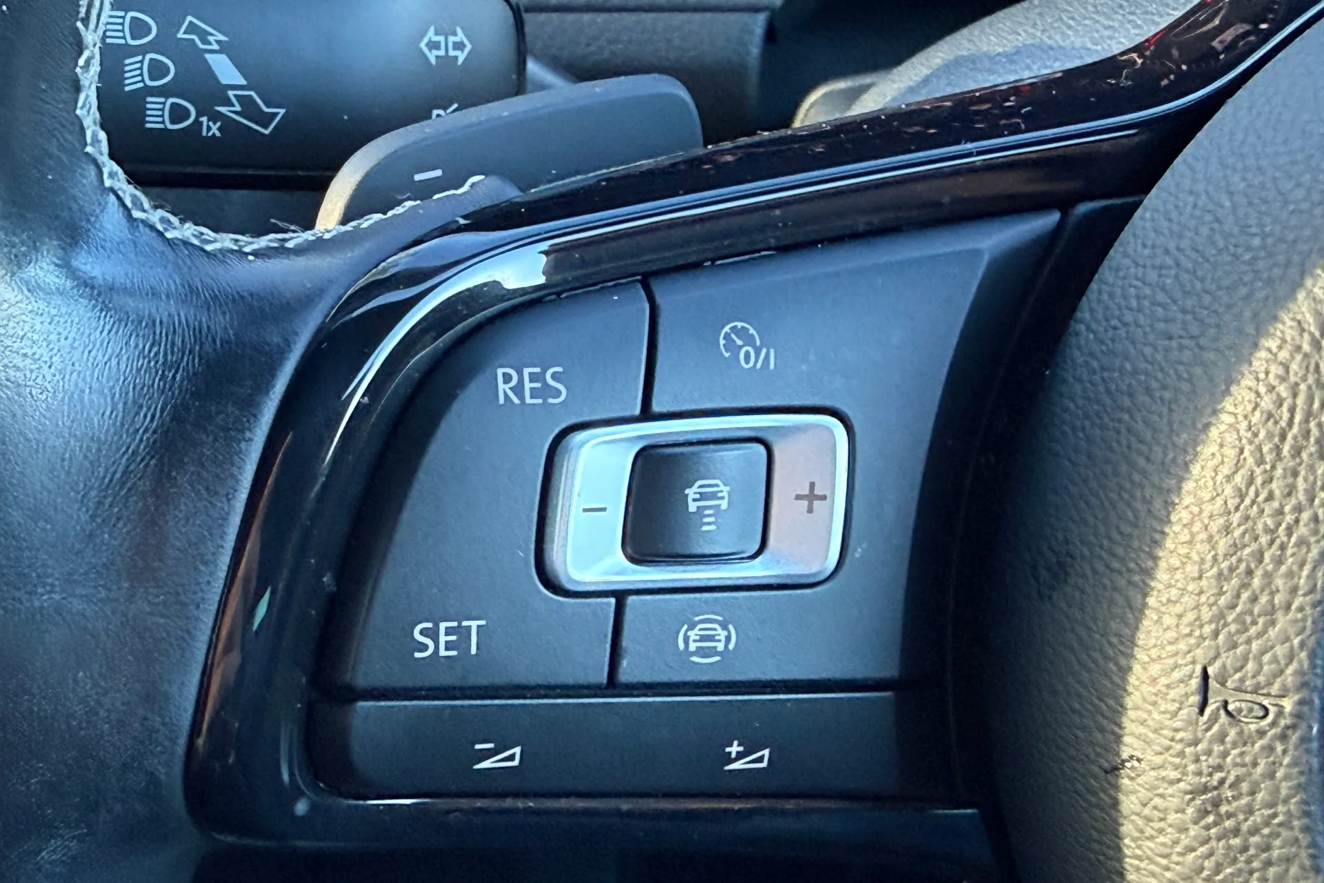 VOLKSWAGEN GOLF thumbnail image number 52