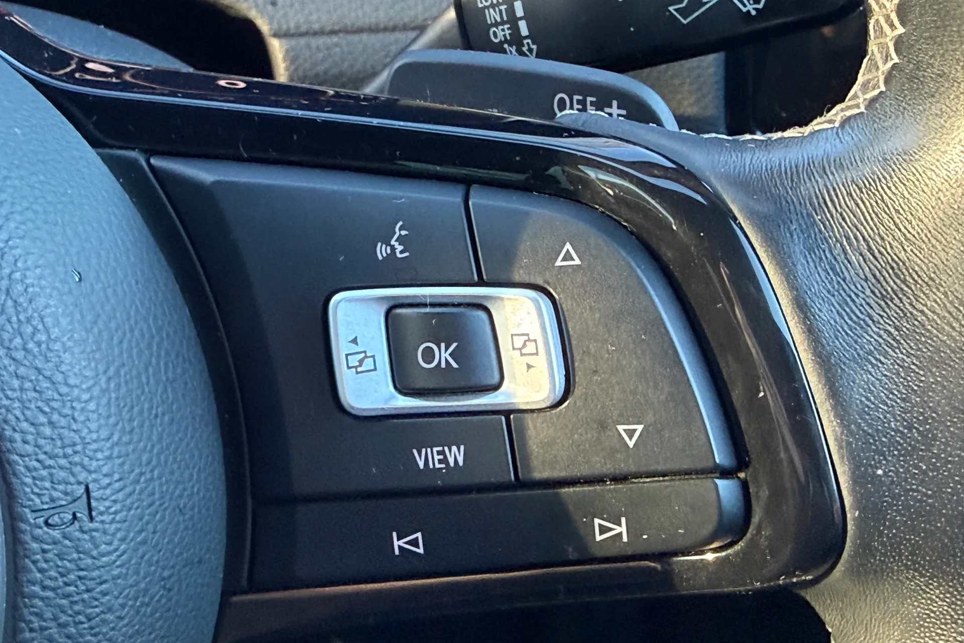 VOLKSWAGEN GOLF thumbnail image number 51