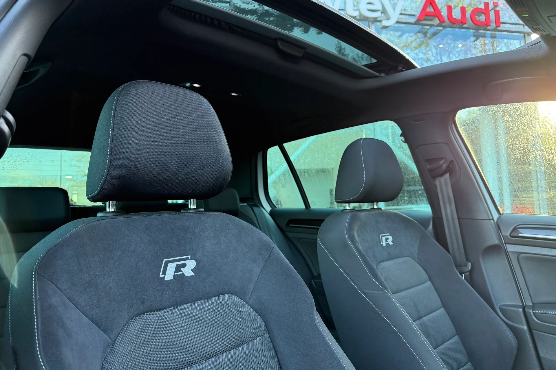 VOLKSWAGEN GOLF thumbnail image number 39