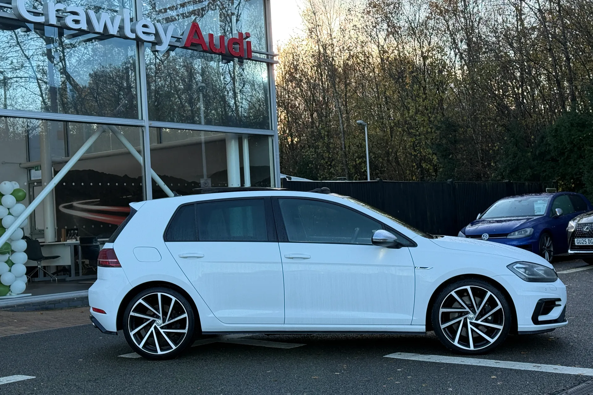 VOLKSWAGEN GOLF thumbnail image number 2