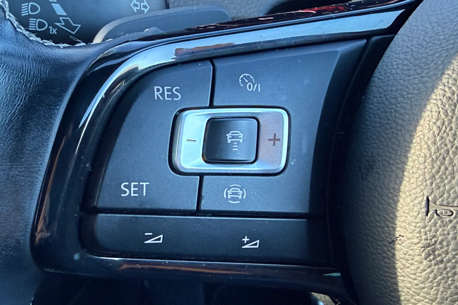 VOLKSWAGEN GOLF thumbnail image number 50