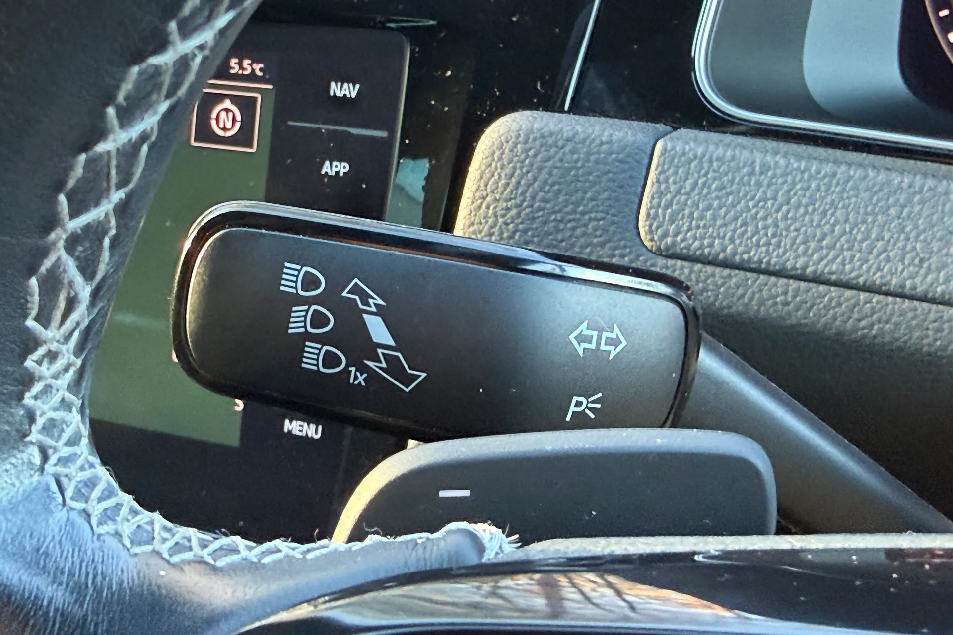 VOLKSWAGEN GOLF thumbnail image number 48