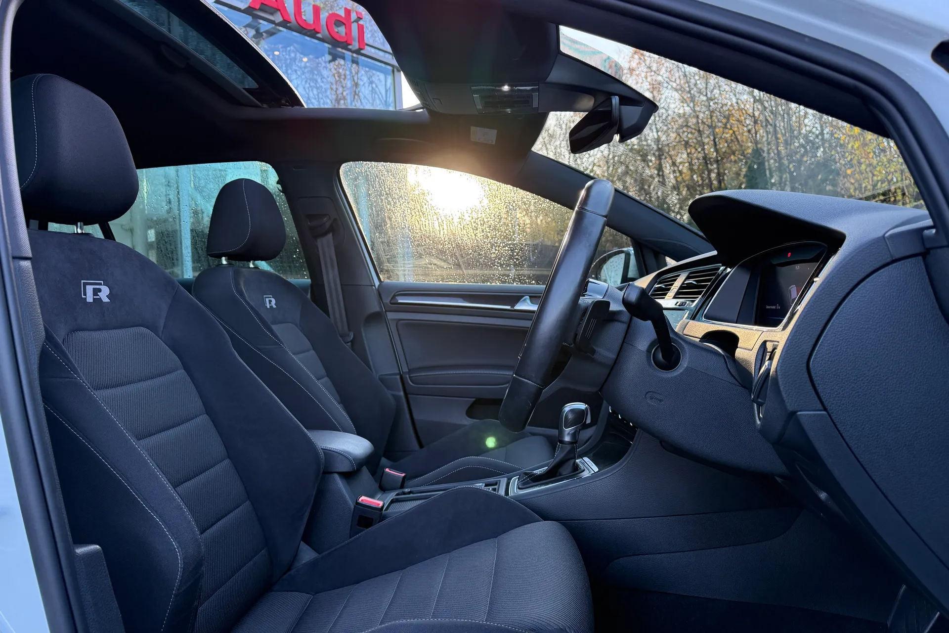 VOLKSWAGEN GOLF thumbnail image number 38