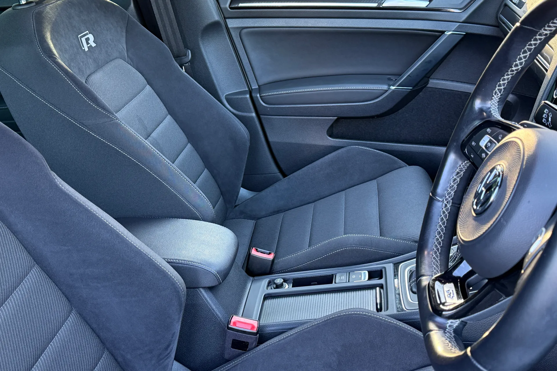 VOLKSWAGEN GOLF thumbnail image number 43