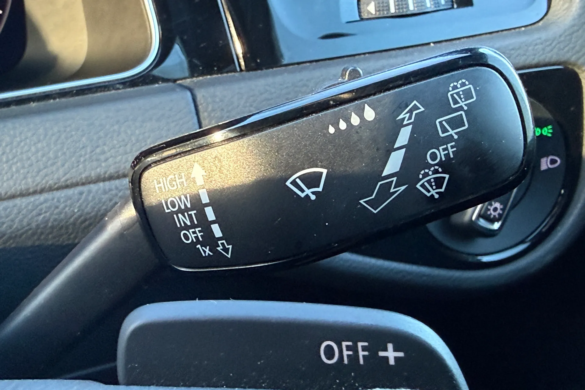 VOLKSWAGEN GOLF thumbnail image number 49