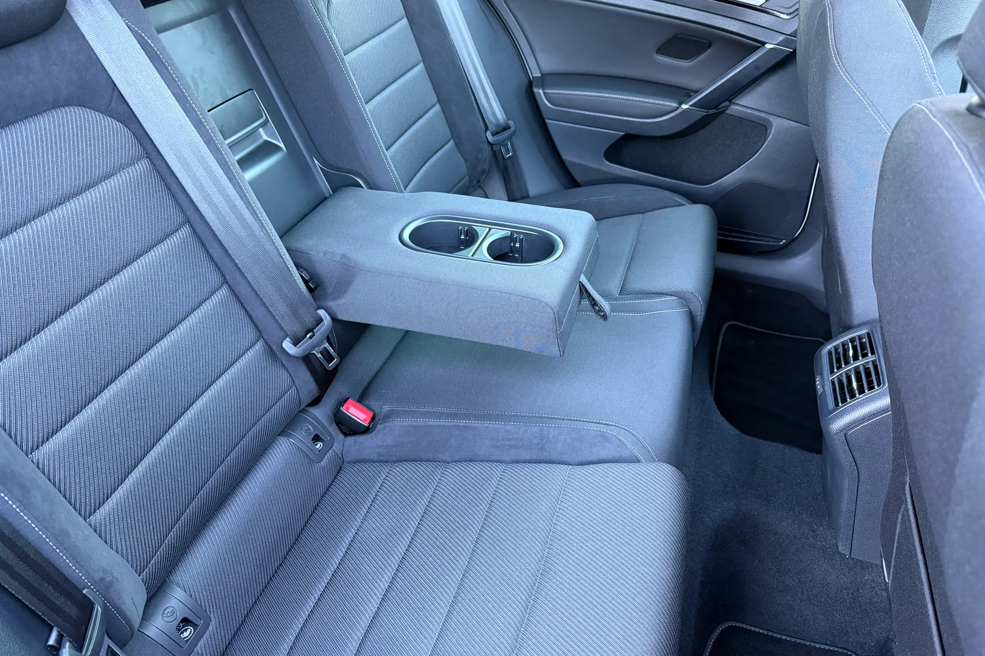 VOLKSWAGEN GOLF thumbnail image number 34