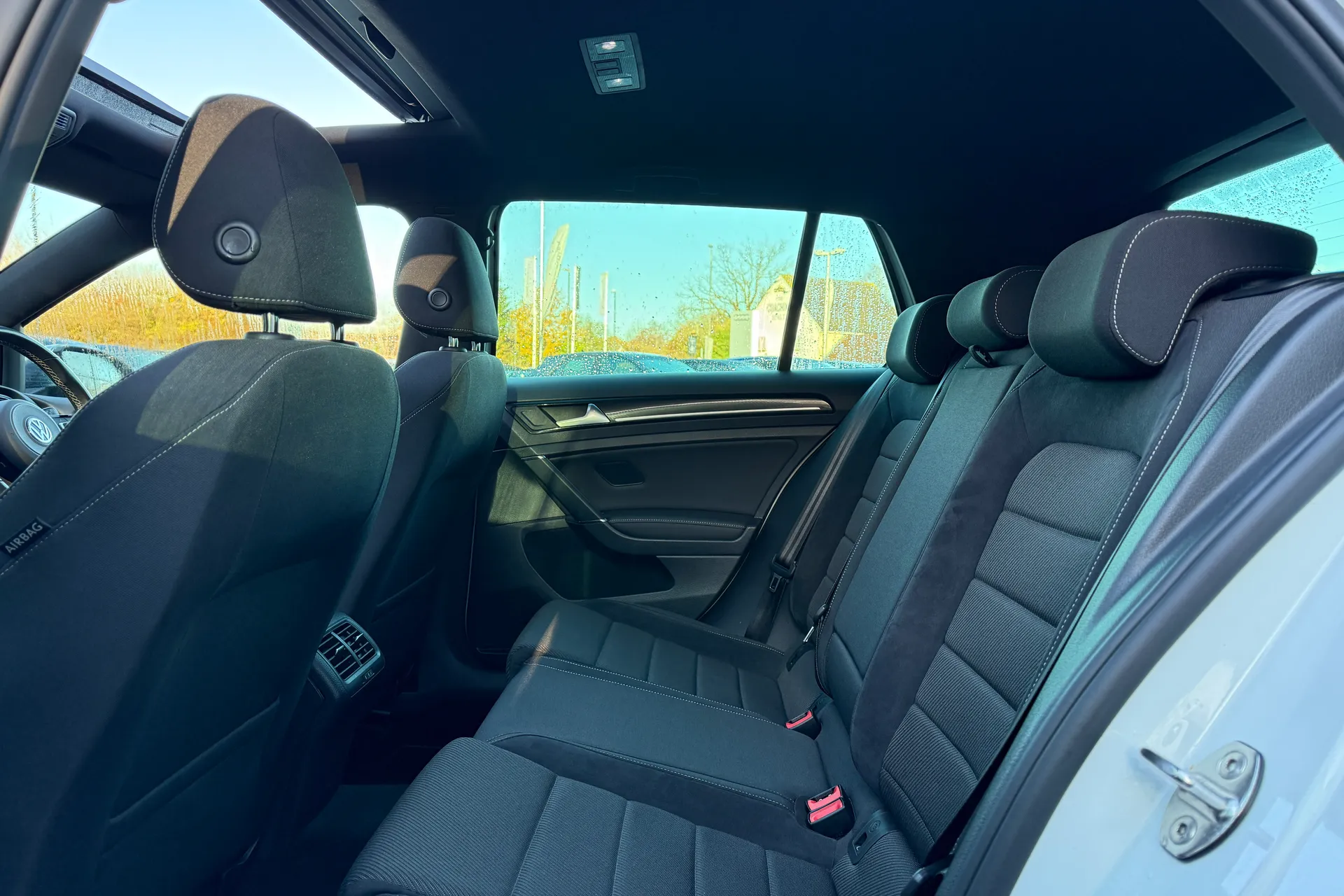 VOLKSWAGEN GOLF thumbnail image number 61