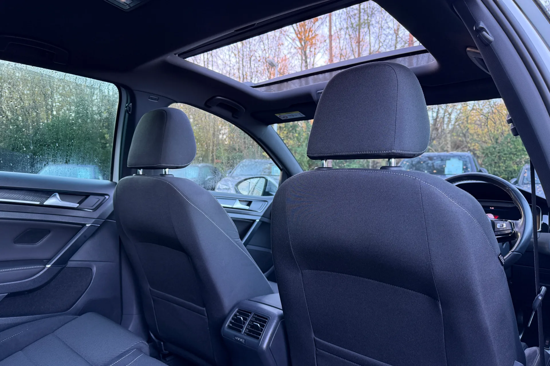 VOLKSWAGEN GOLF thumbnail image number 33