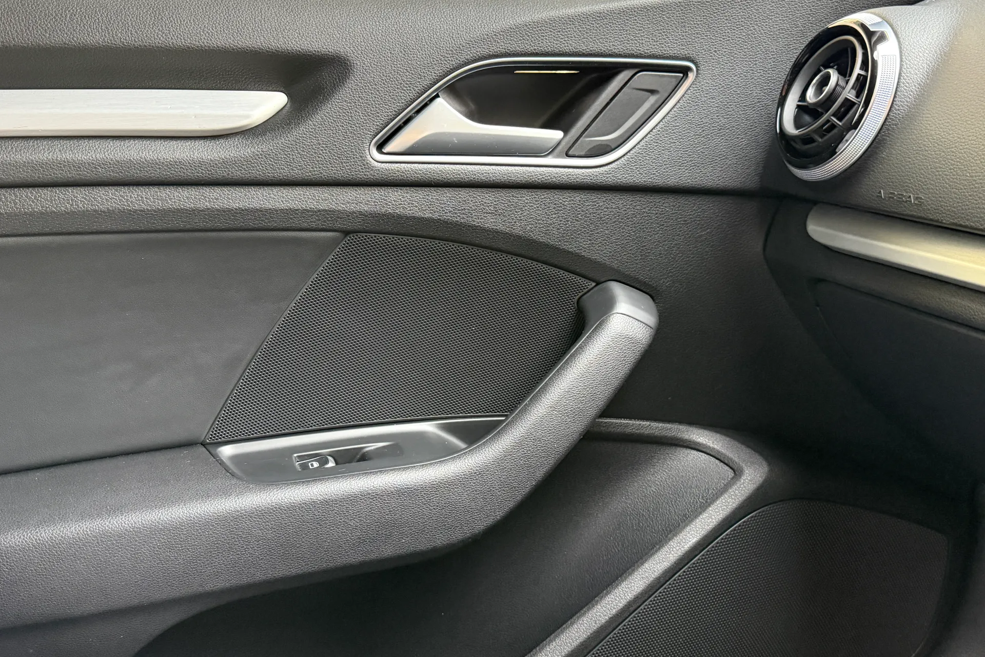 Audi A3 thumbnail image number 32