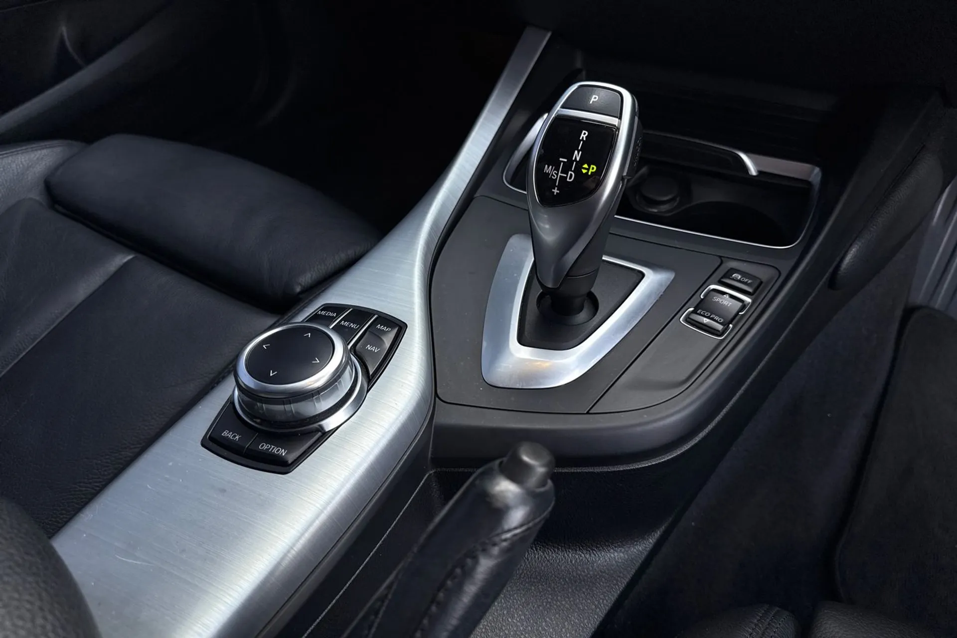 BMW 1 SERIES thumbnail image number 40