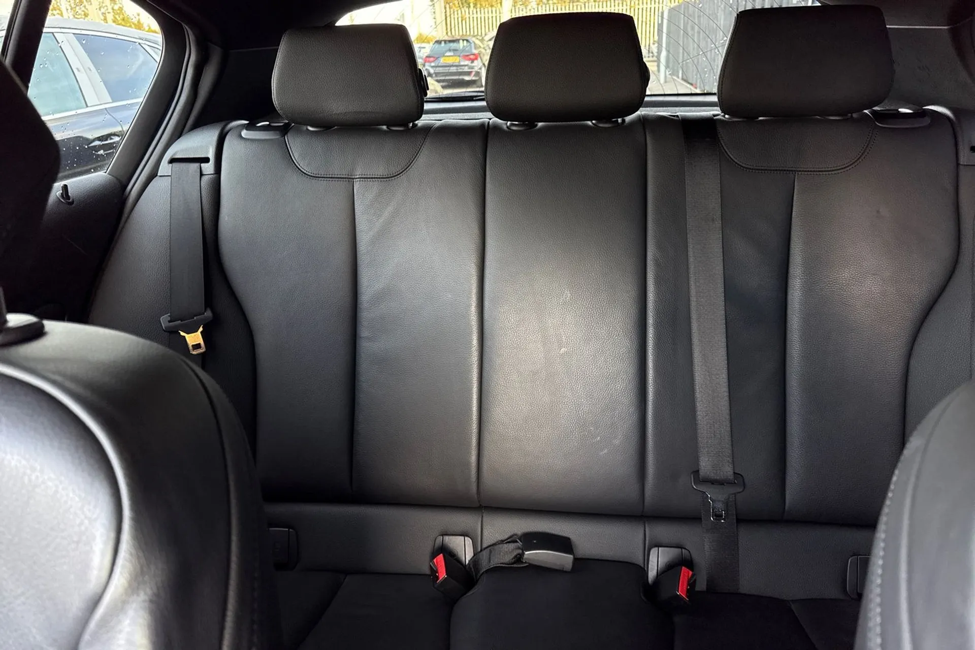 BMW 1 SERIES thumbnail image number 31