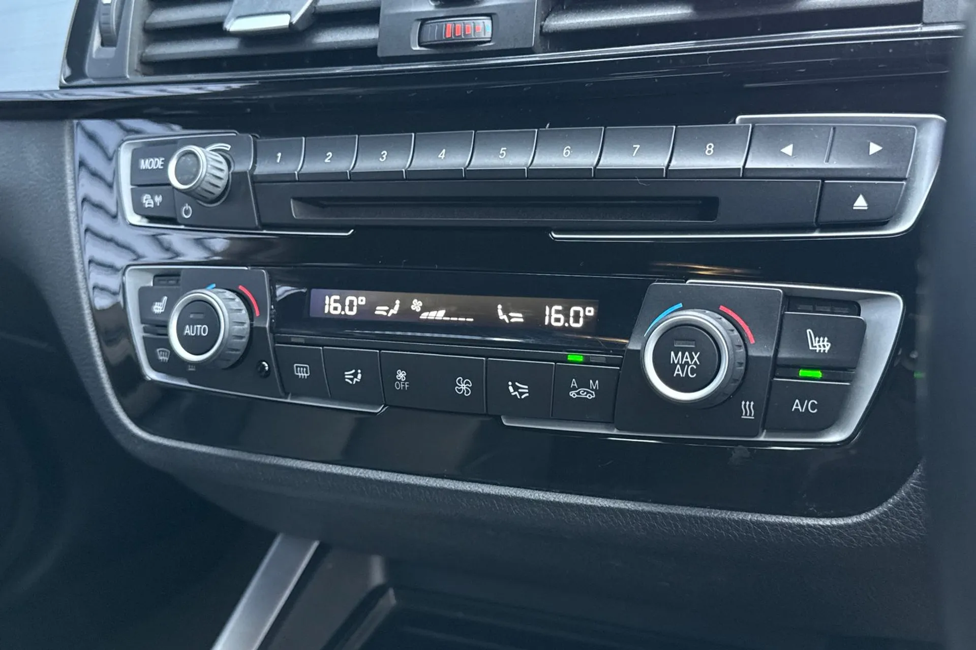 BMW 1 SERIES thumbnail image number 38