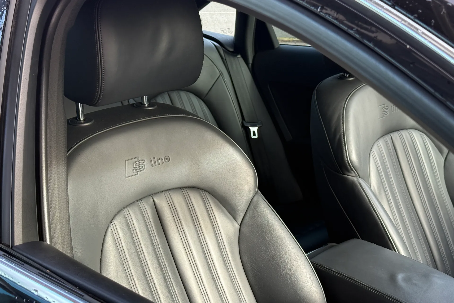 Audi A6 thumbnail image number 32