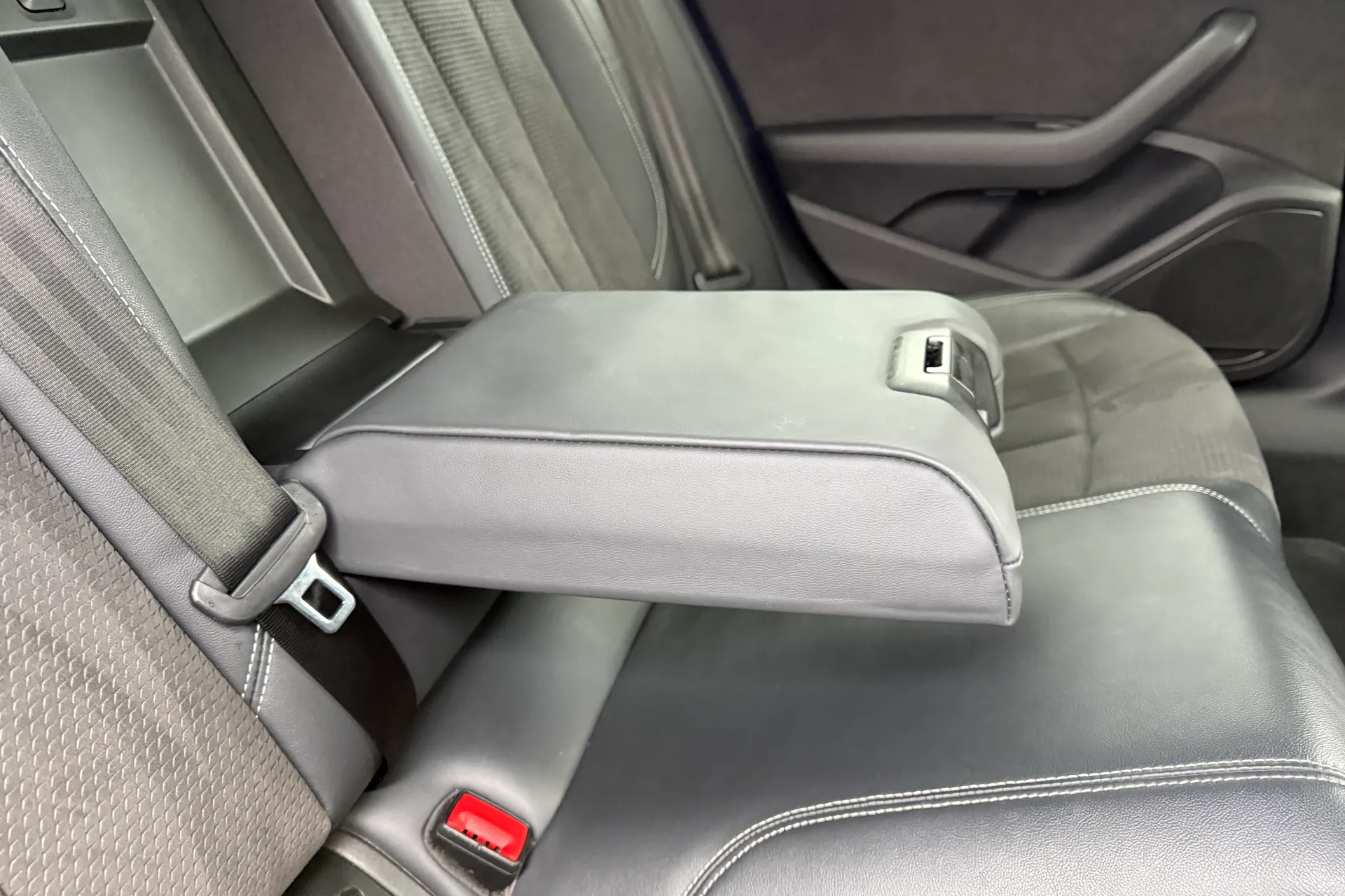 Audi A5 thumbnail image number 43