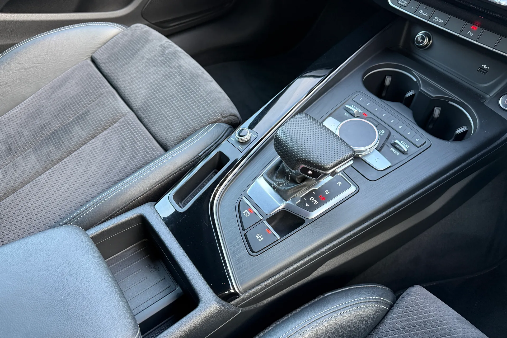 Audi A5 thumbnail image number 37