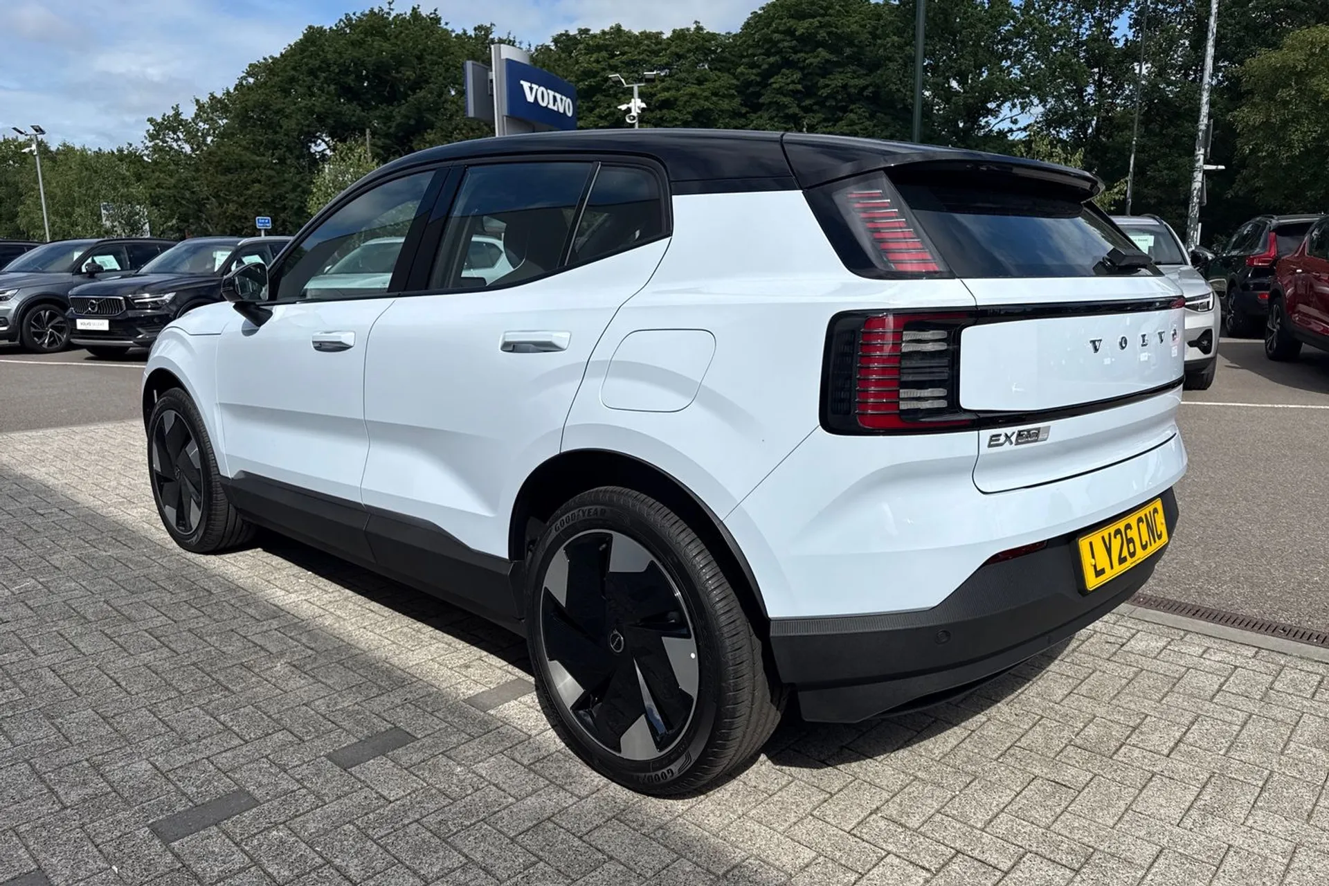 Volvo EX30 thumbnail image number 9