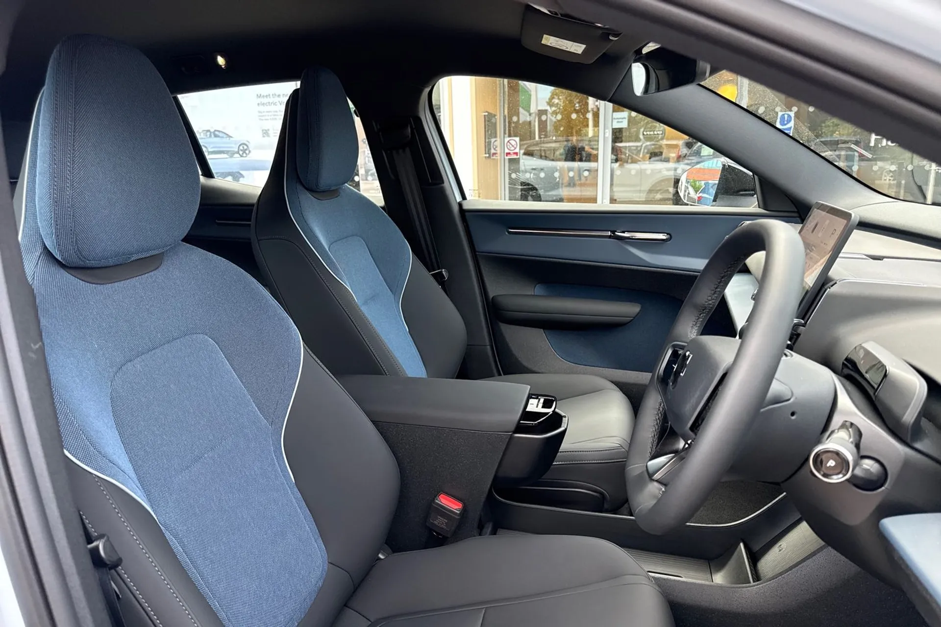 Volvo EX30 thumbnail image number 25