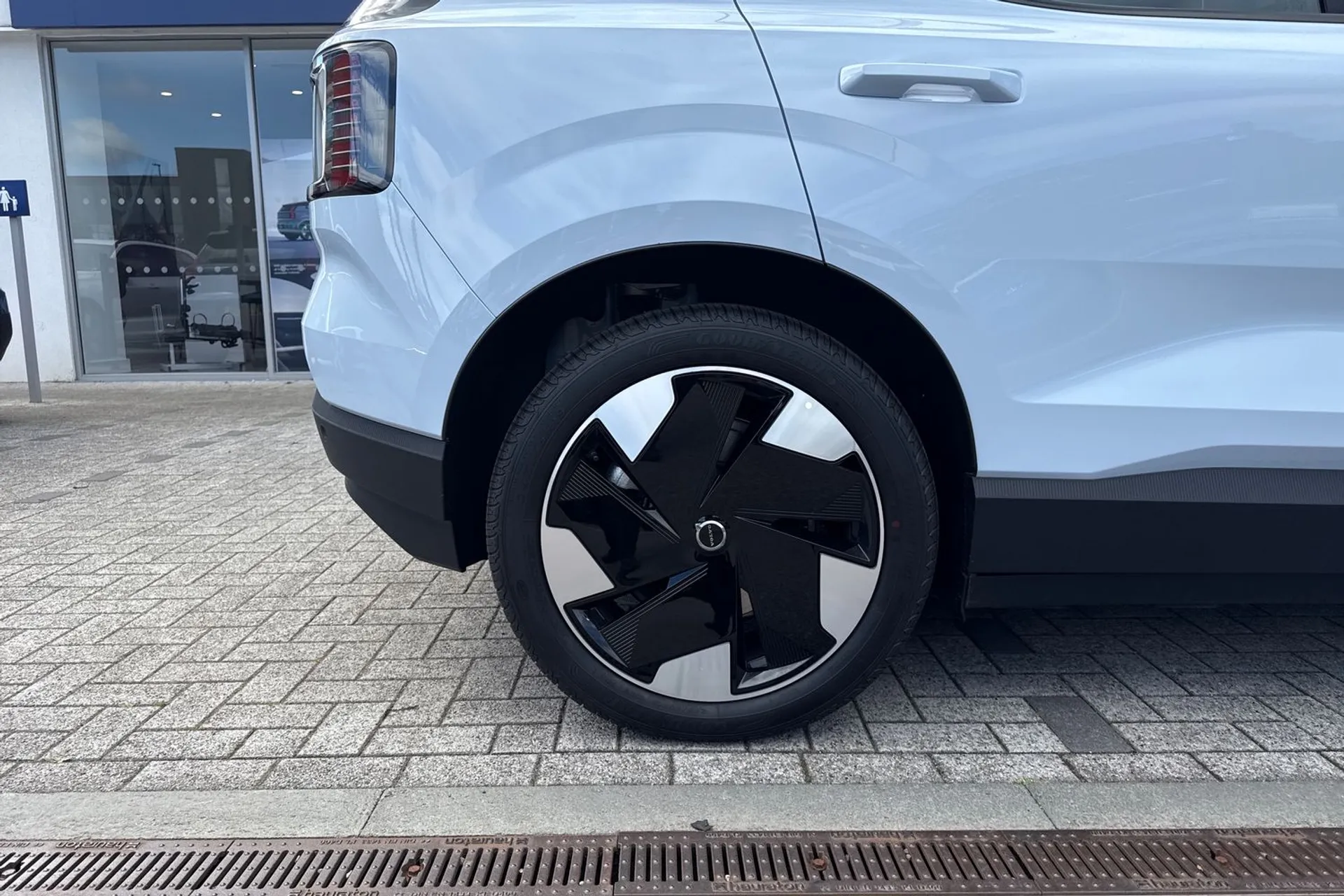 Volvo EX30 thumbnail image number 13