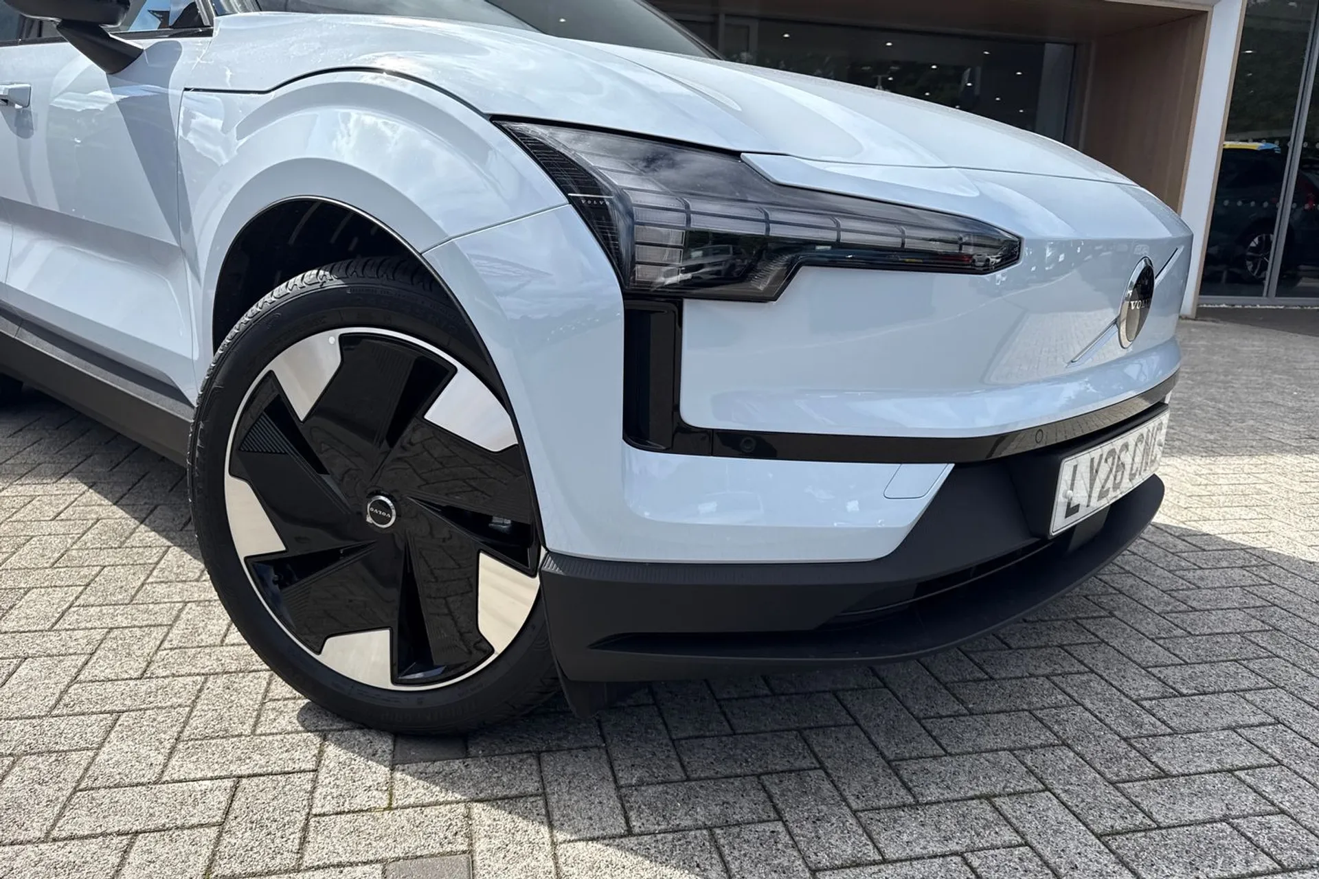 Volvo EX30 thumbnail image number 6