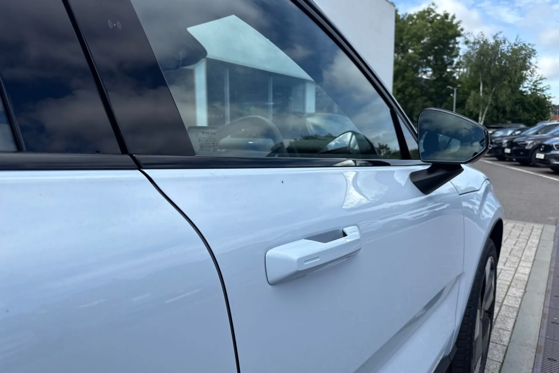 Volvo EX30 thumbnail image number 16