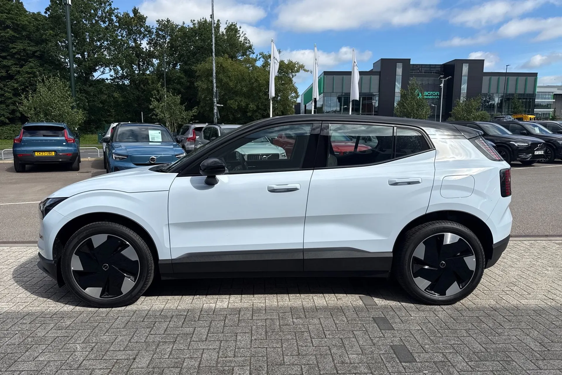Volvo EX30 thumbnail image number 10