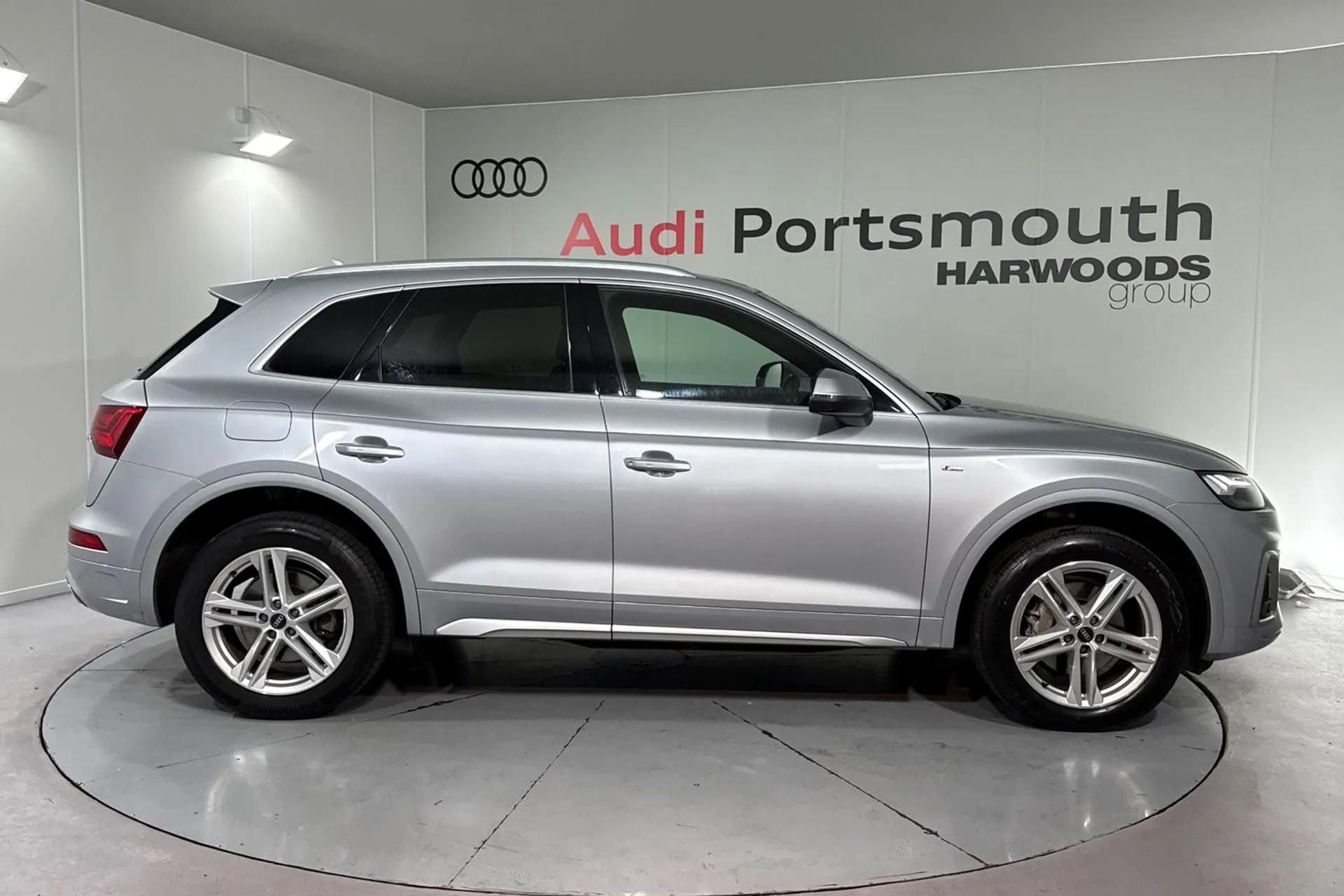 Audi Q5 S LINE TFSI QUATTRO thumbnail image number 2