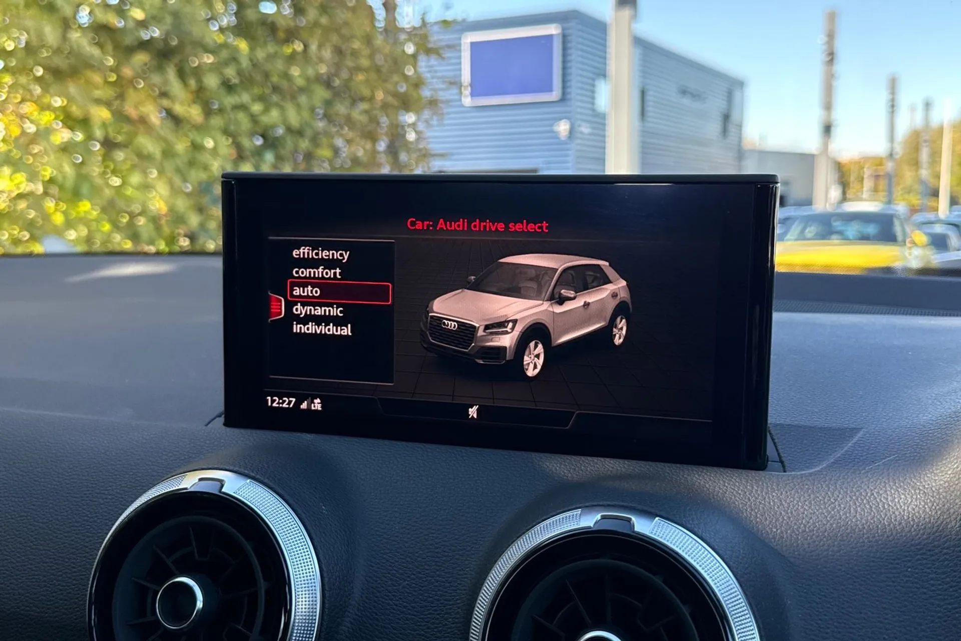 Audi Q2 thumbnail image number 26