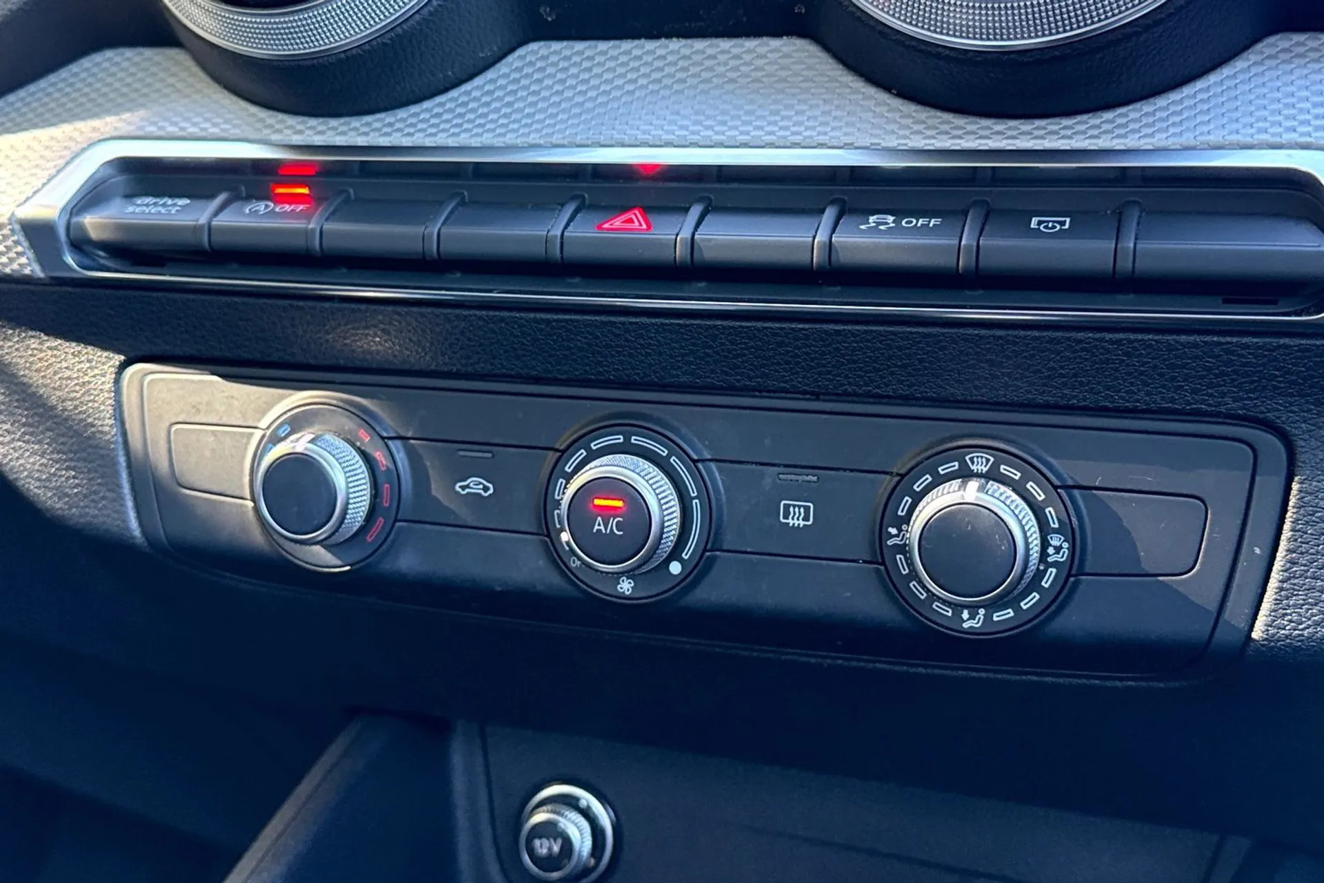 Audi Q2 thumbnail image number 28