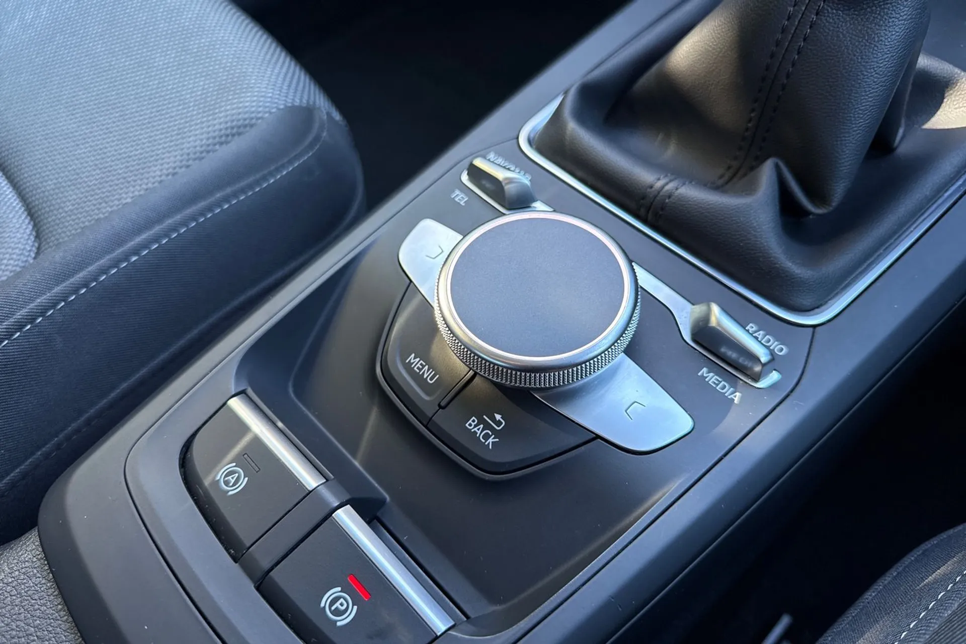 Audi Q2 thumbnail image number 38