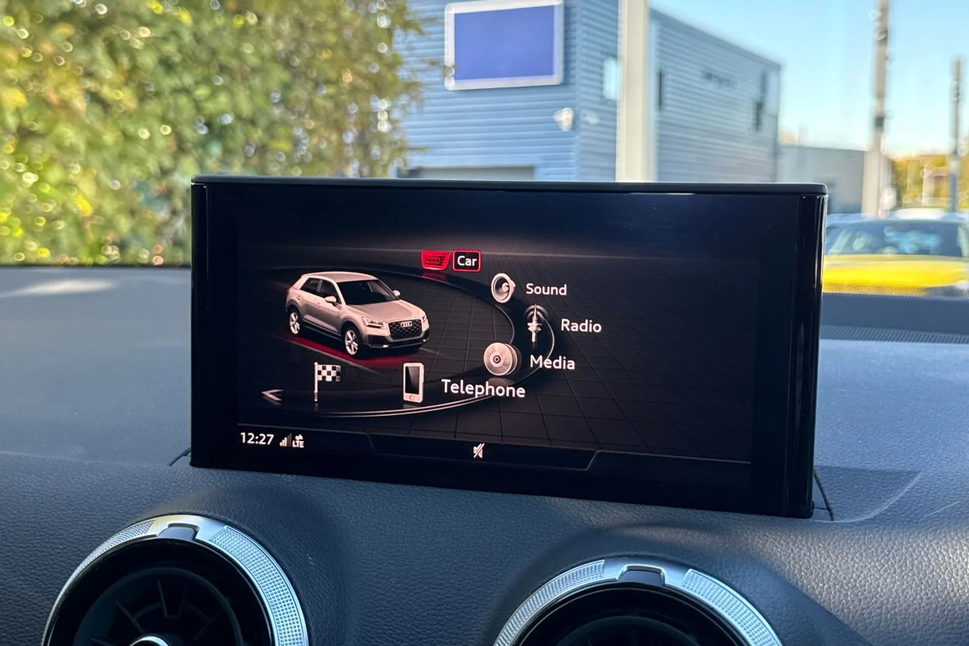 Audi Q2 thumbnail image number 32