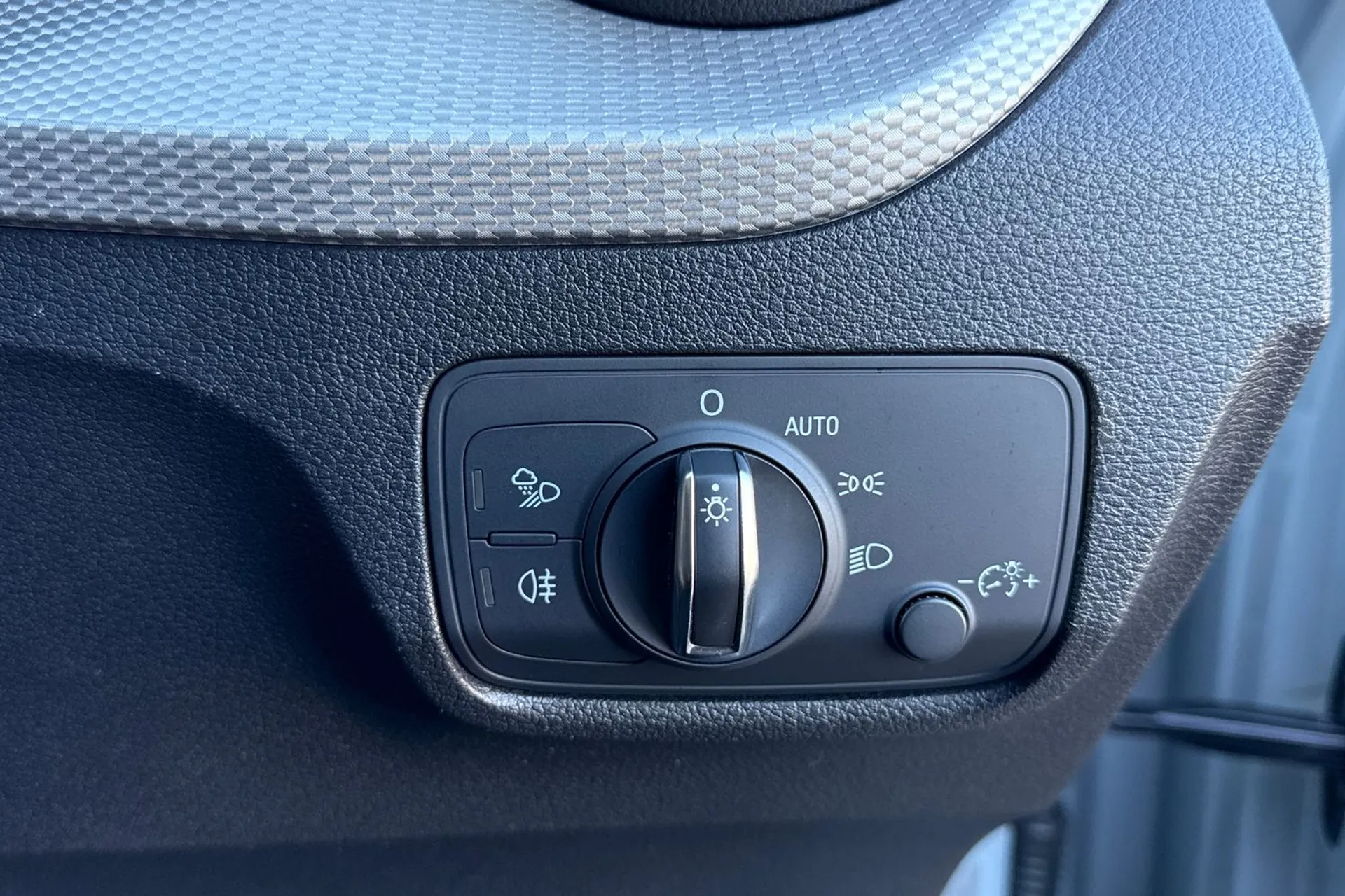 Audi Q2 thumbnail image number 43