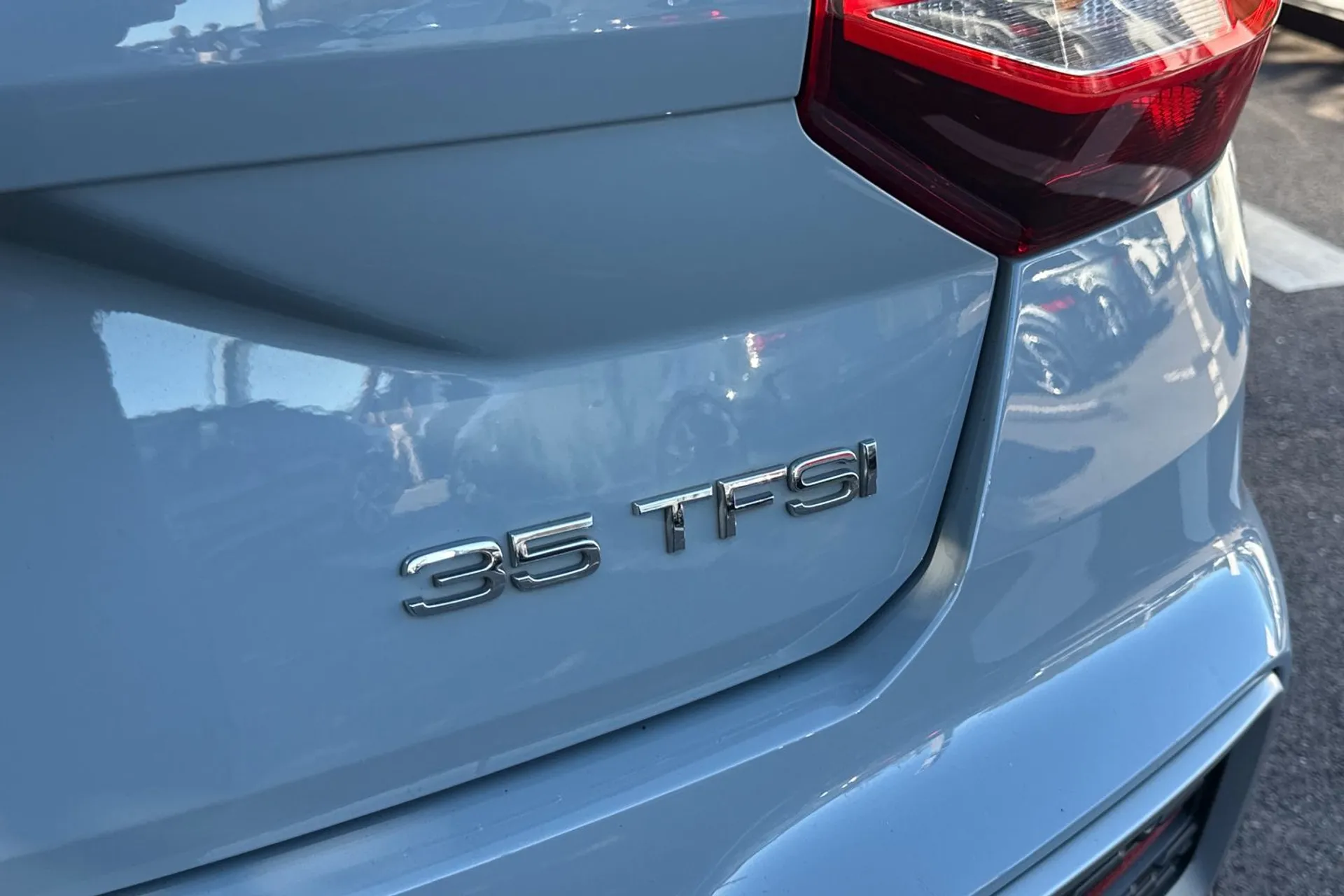 Audi Q2 thumbnail image number 18