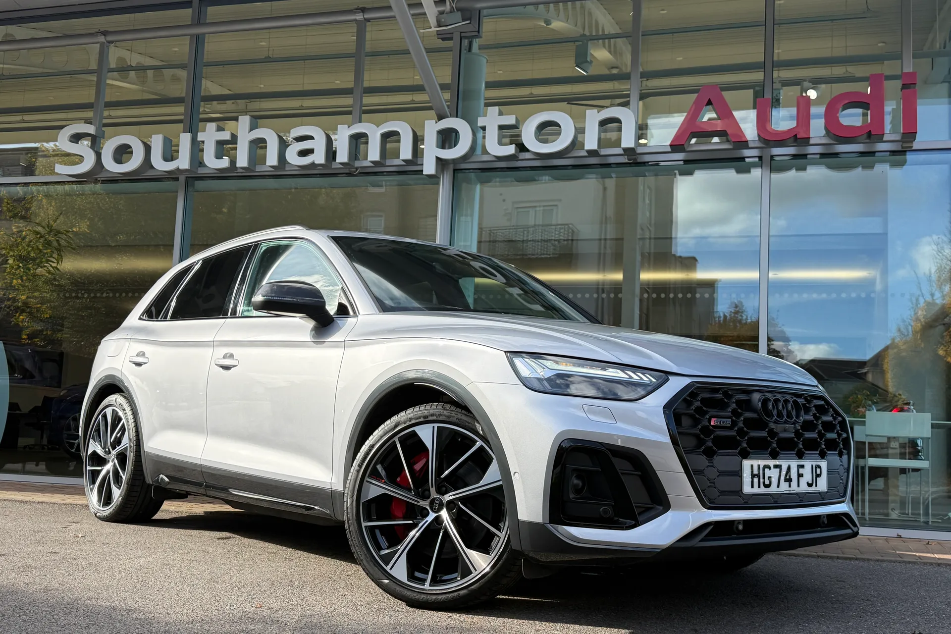 Audi Q5 focused image