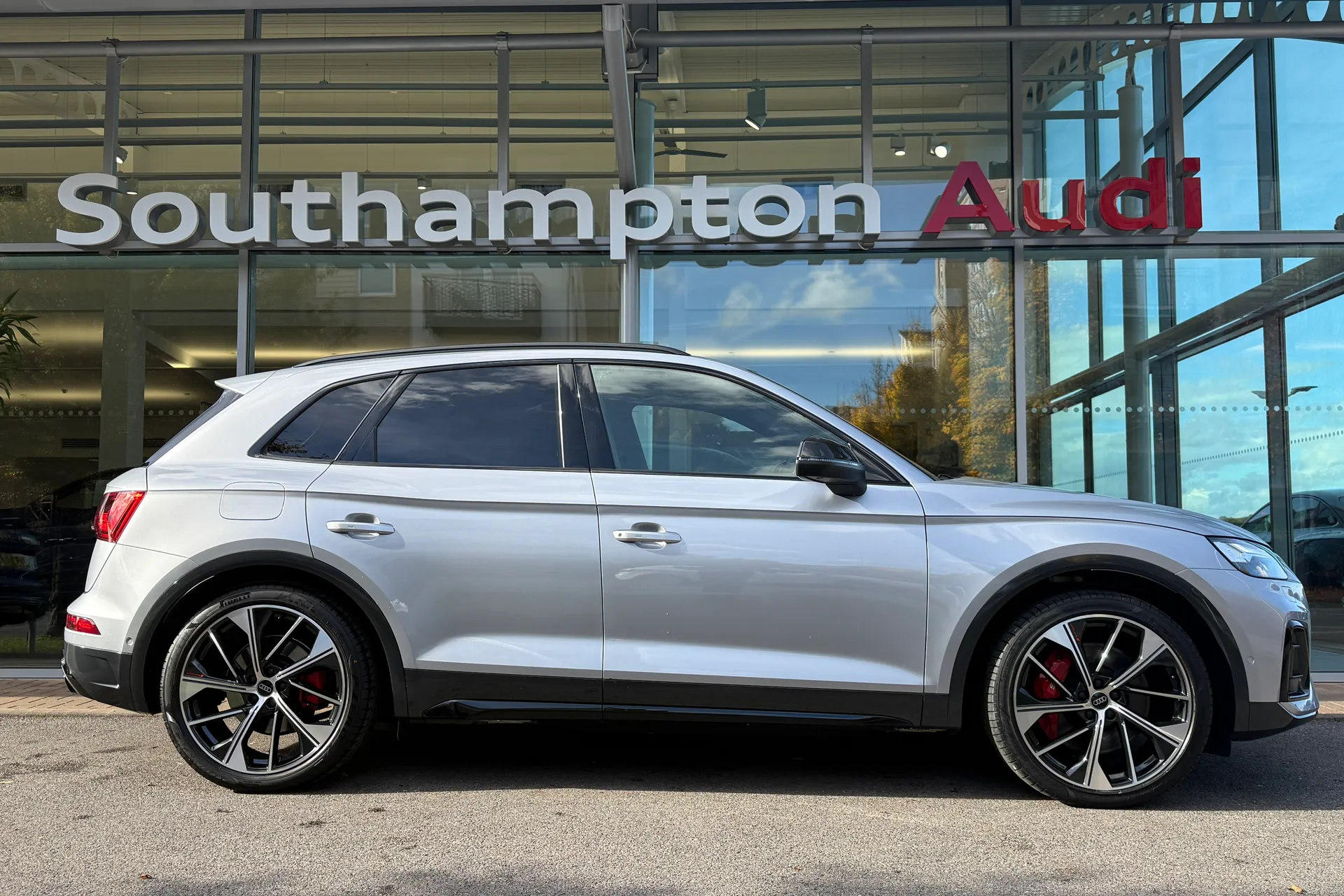 Audi Q5 thumbnail image number 2