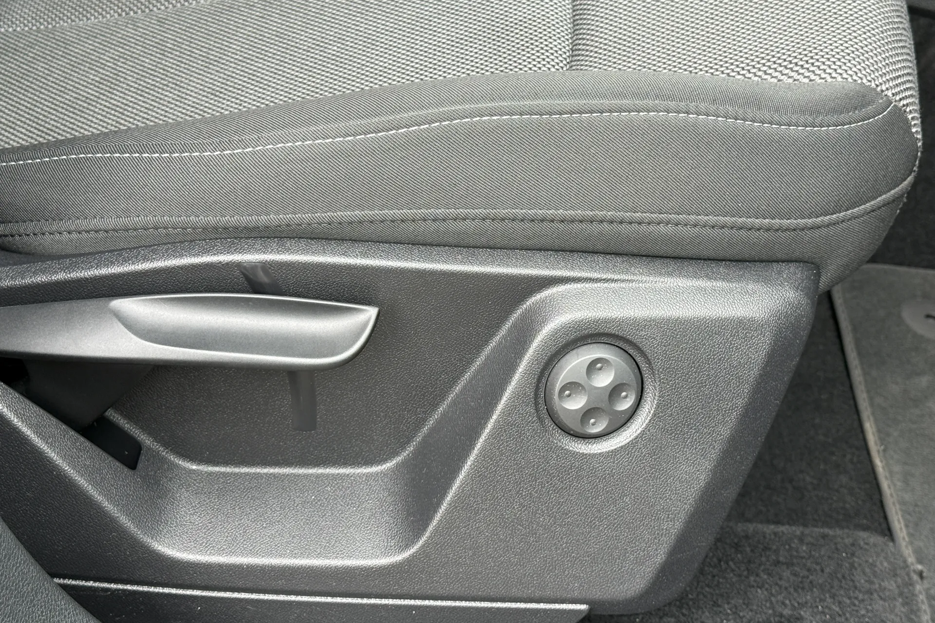 Audi Q2 thumbnail image number 35