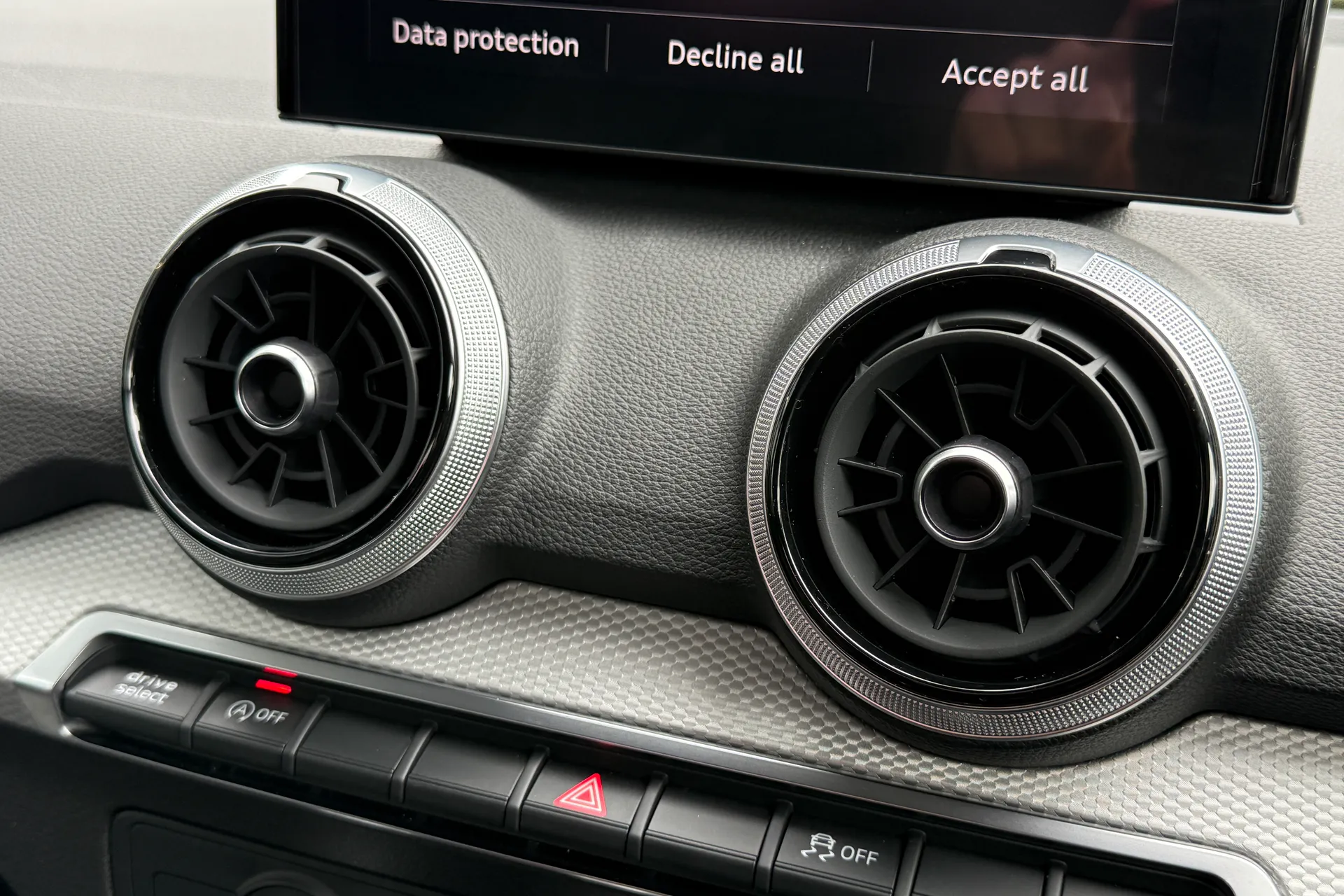 Audi Q2 thumbnail image number 29