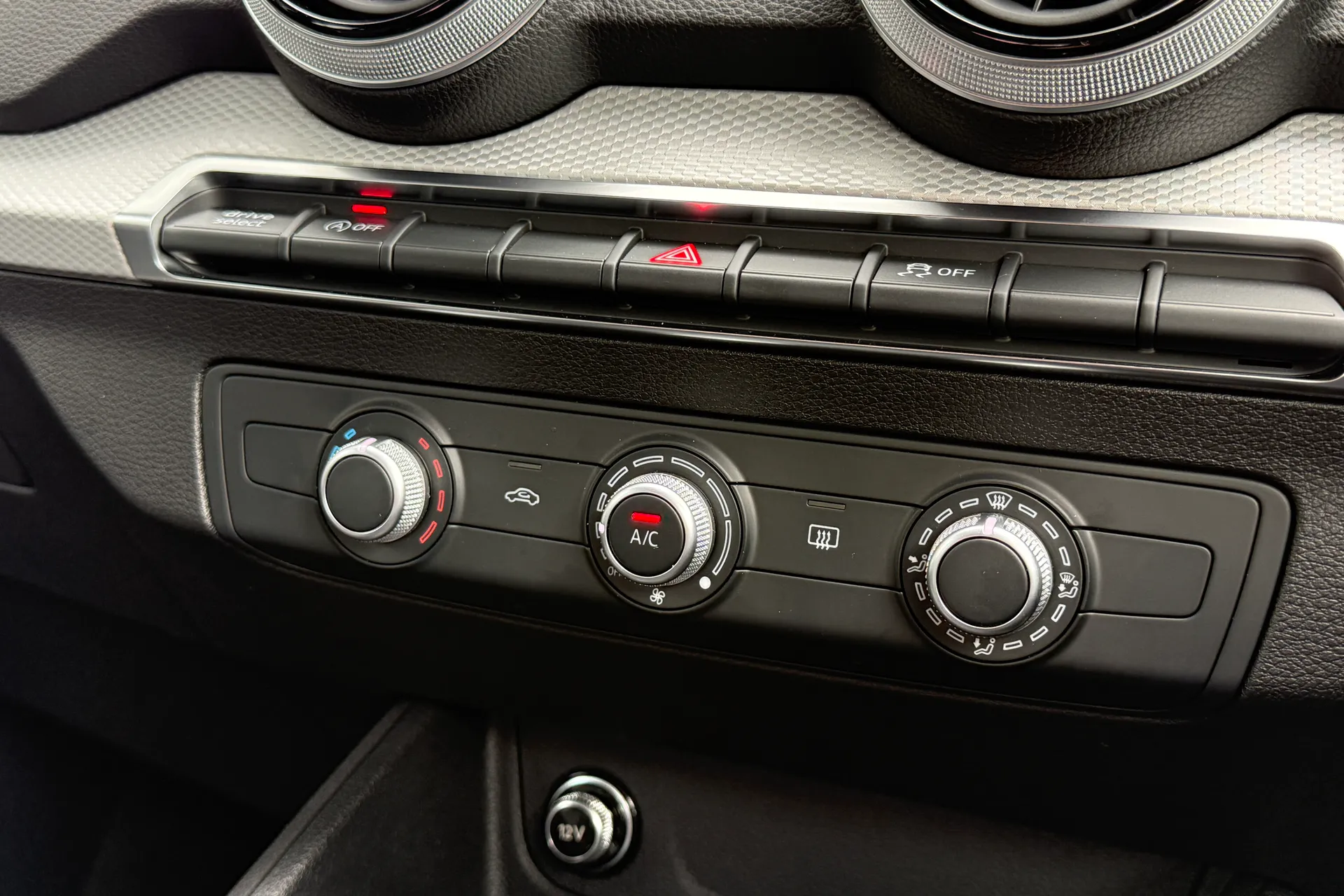 Audi Q2 thumbnail image number 26