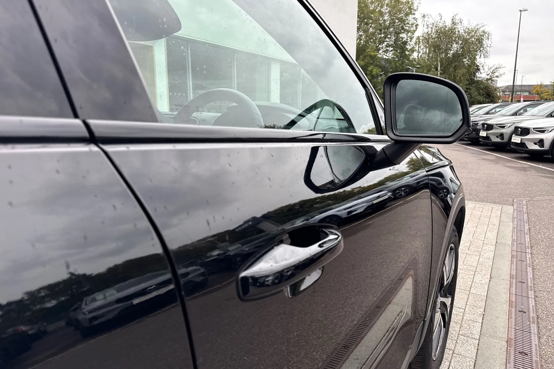 Volvo XC40 thumbnail image number 16