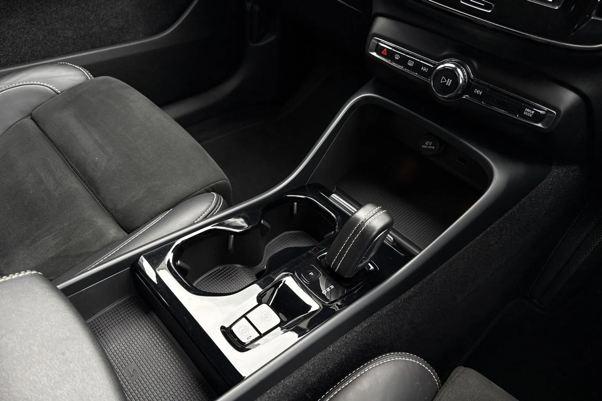 Volvo XC40 thumbnail image number 42