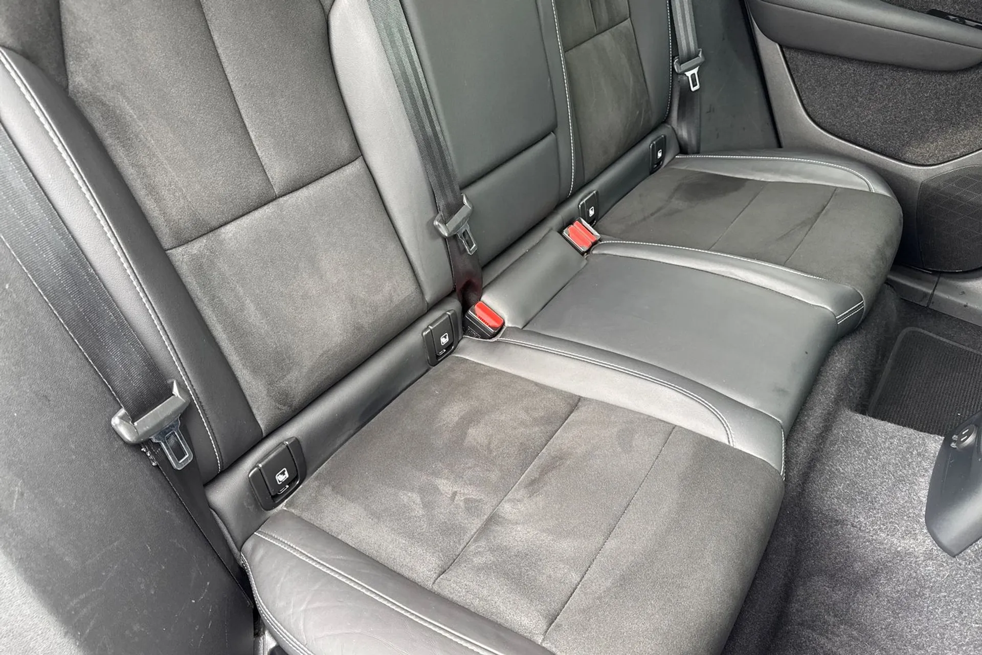 Volvo XC40 thumbnail image number 24