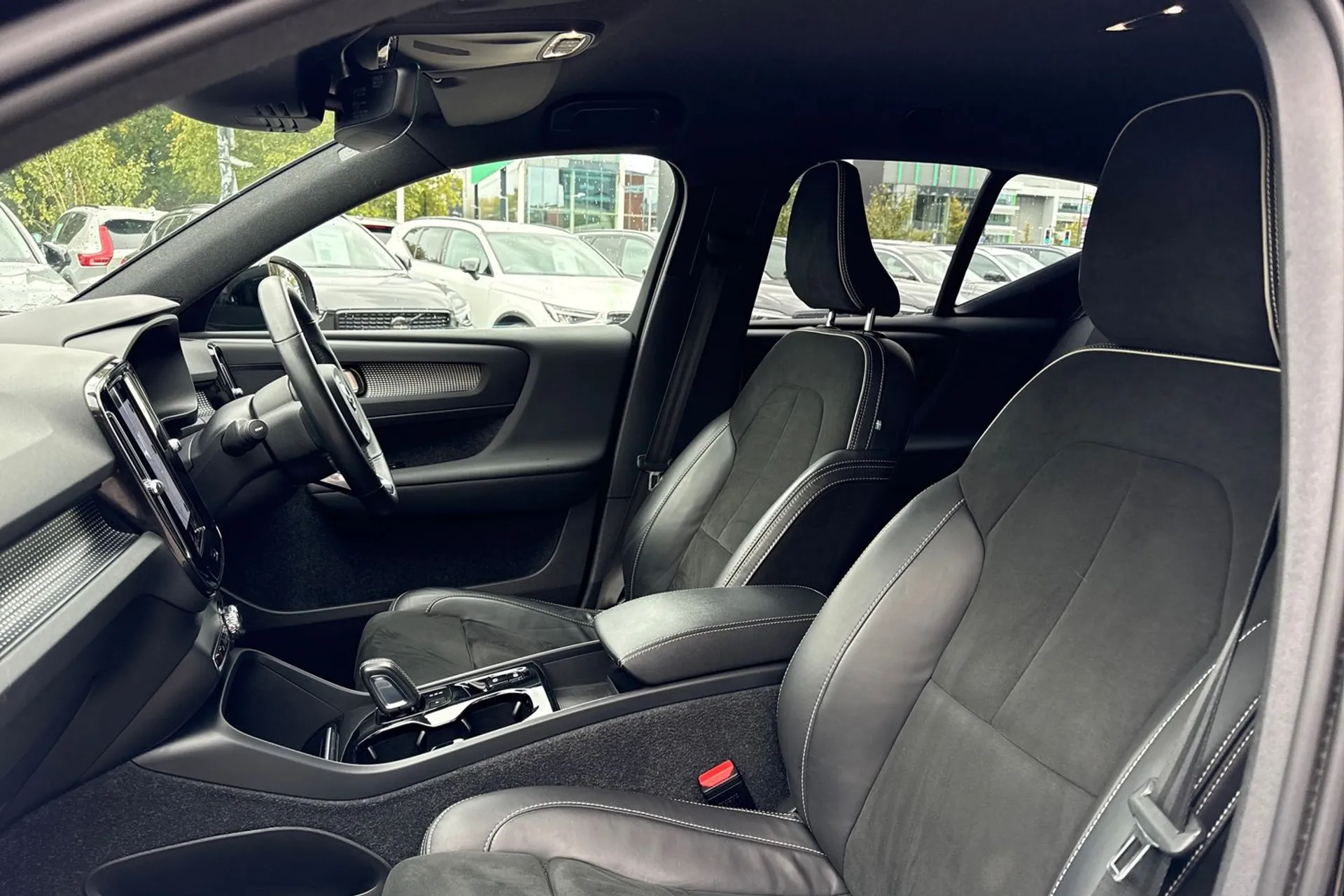 Volvo XC40 thumbnail image number 27