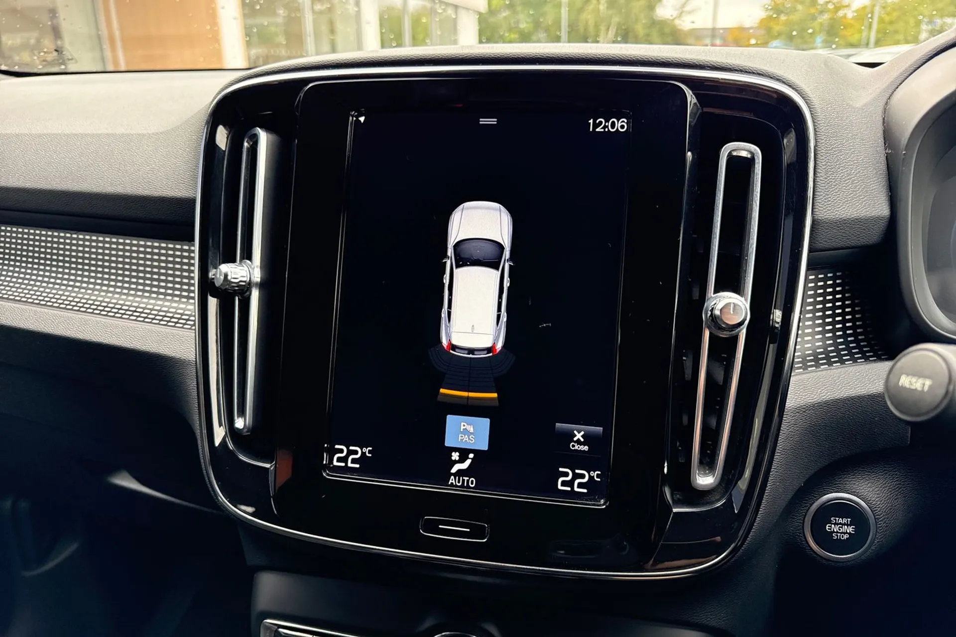 Volvo XC40 thumbnail image number 4