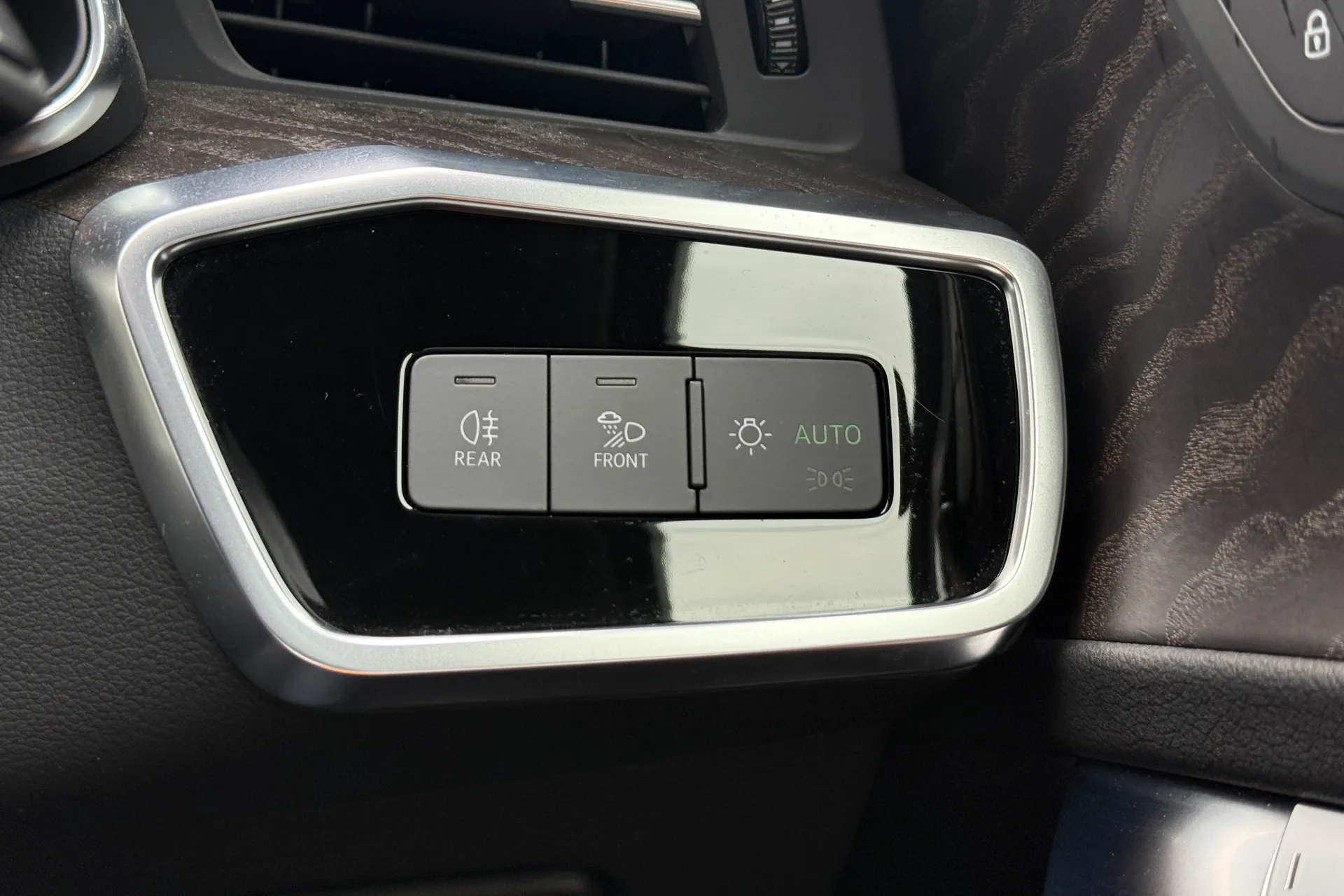 Audi A6 allroad thumbnail image number 19