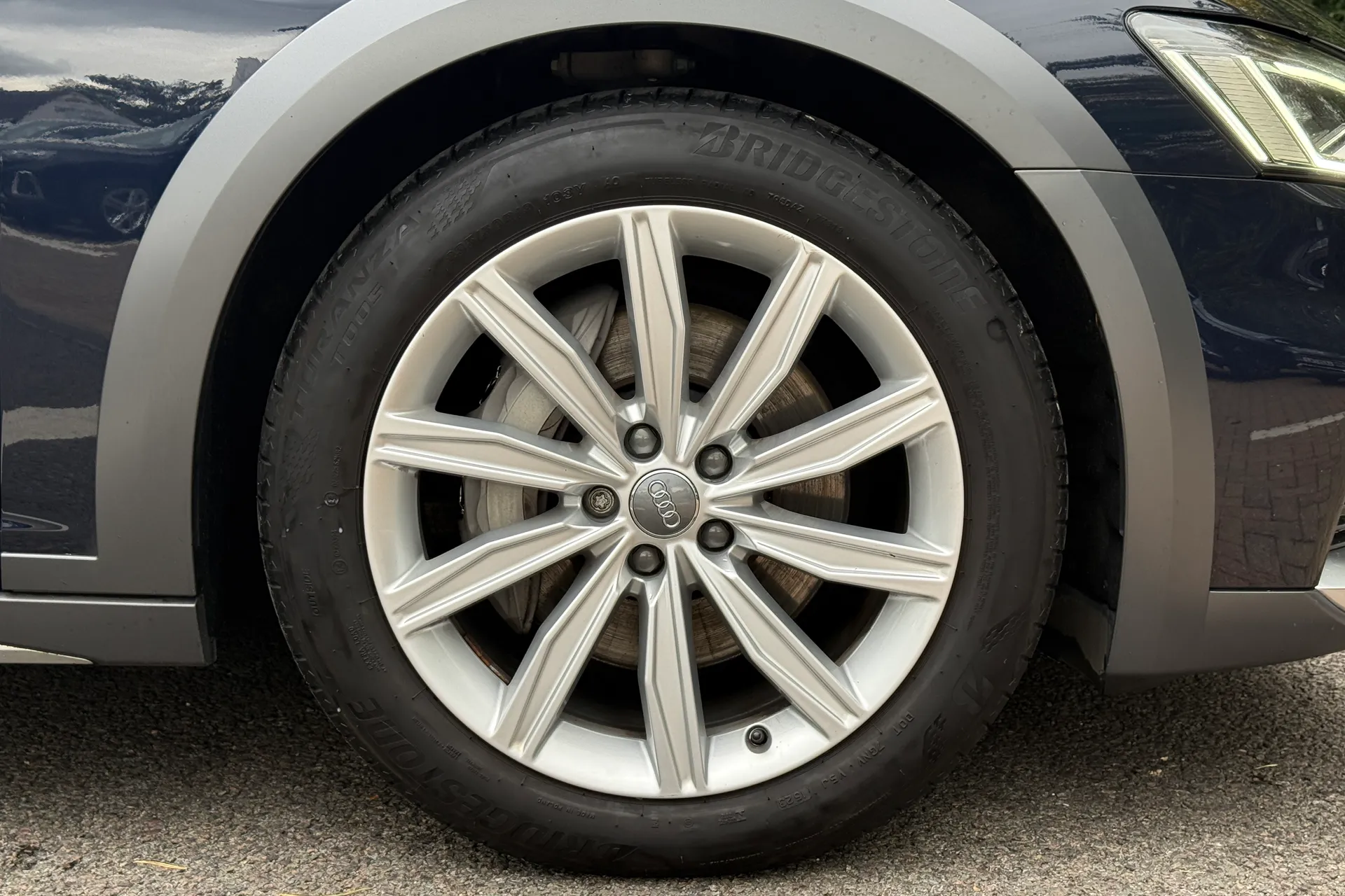 Audi A6 allroad thumbnail image number 33