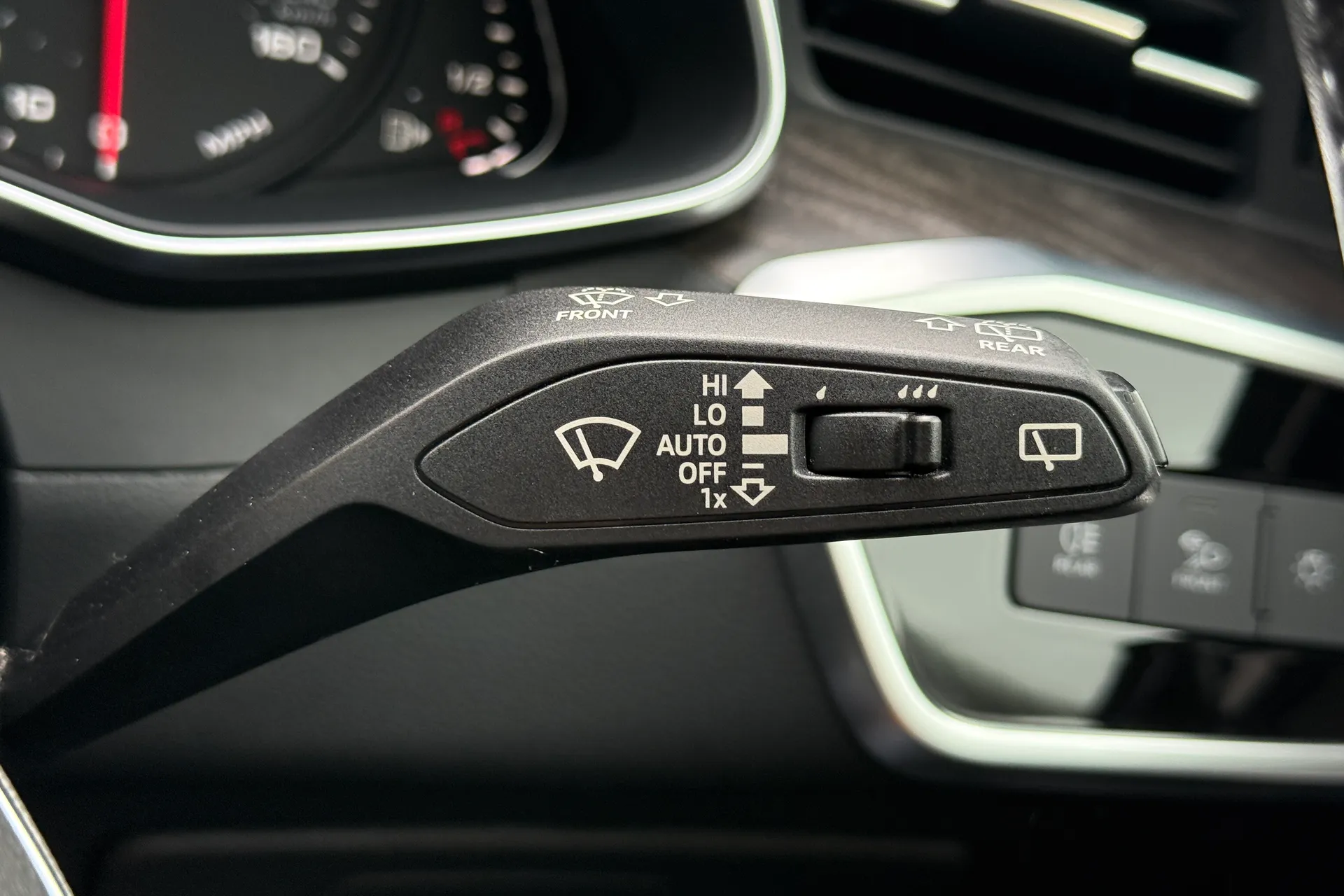 Audi A6 allroad thumbnail image number 23